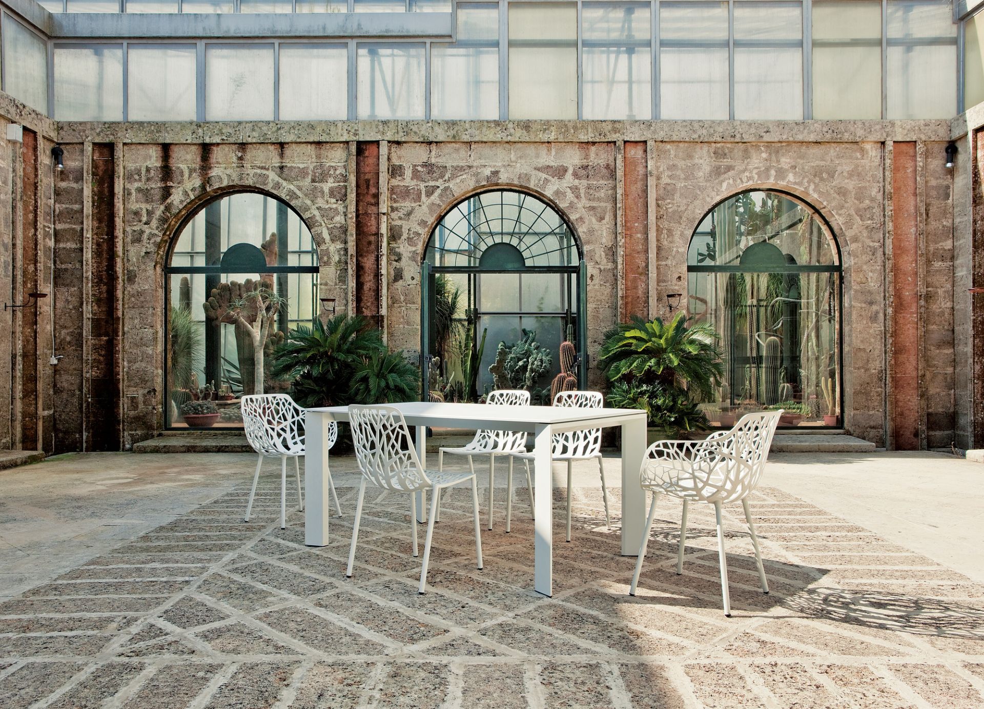 Forest Outdoor Armchair Fast white