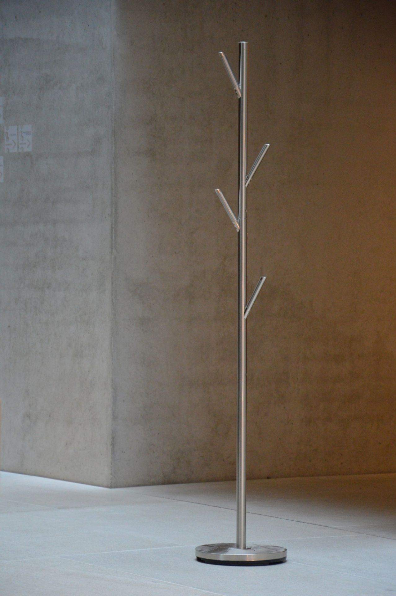 Detroit Clothes Rack with 6 hooks Jan Kurtz