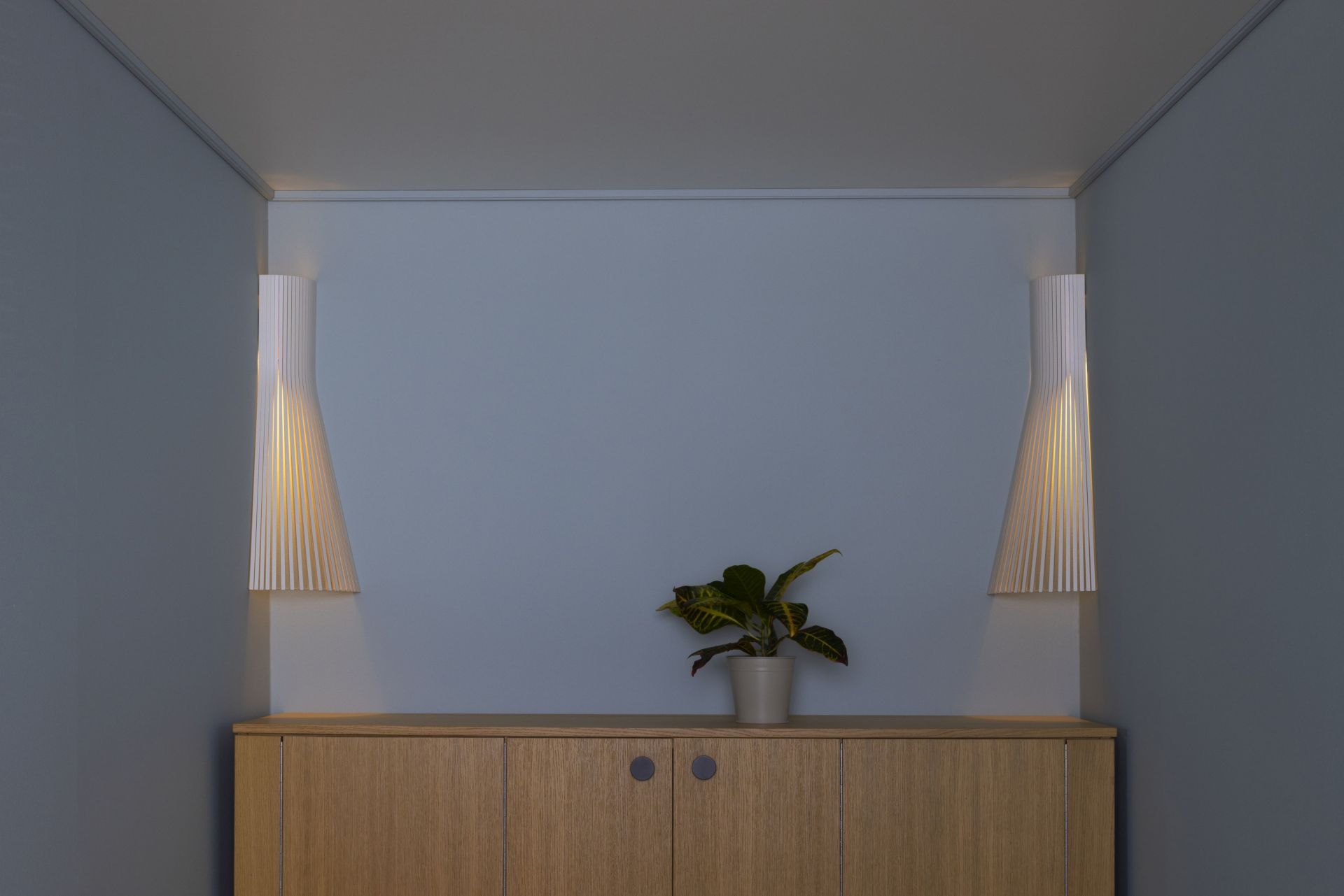 Secto 4236 corner lamp Secto Design