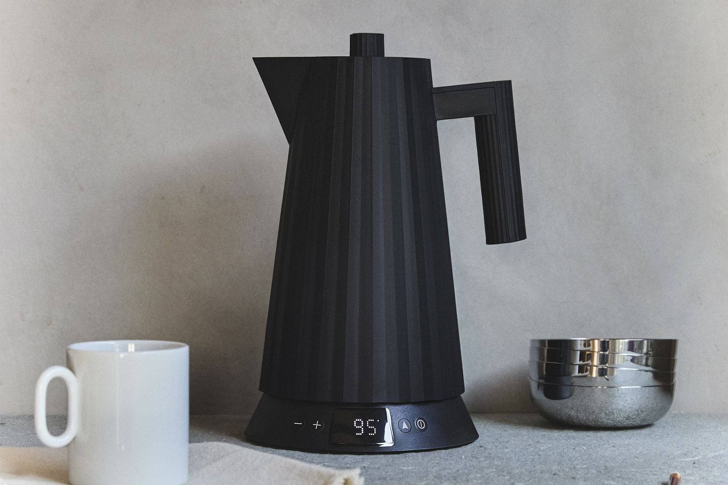 MDL21 Plissé kettle with temperature control Alessi
