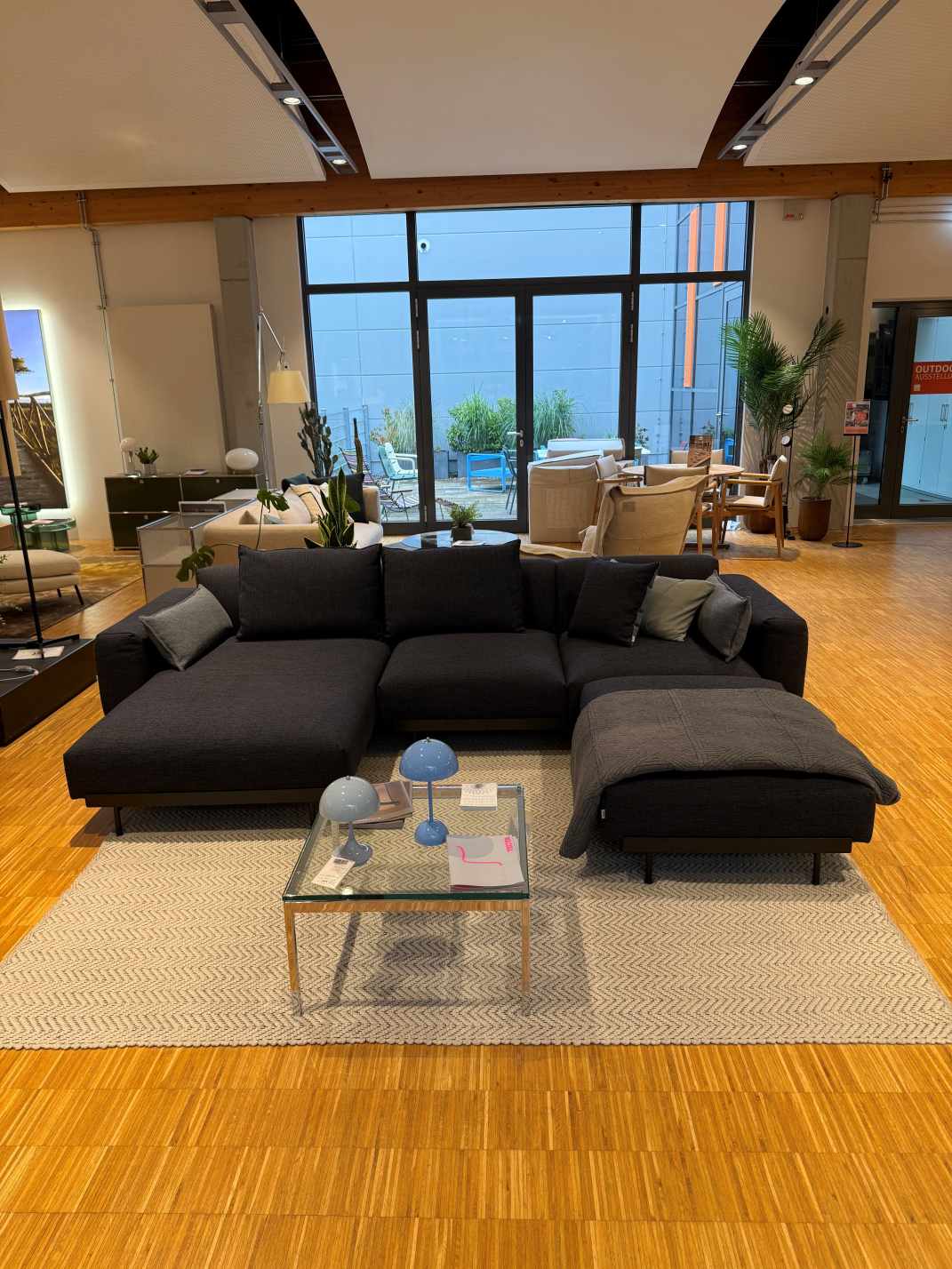 In Situ Modular Sofa 3-seater Chaise Longue Configuration 7 with Ottoman Muuto EXHIBITION PIECES