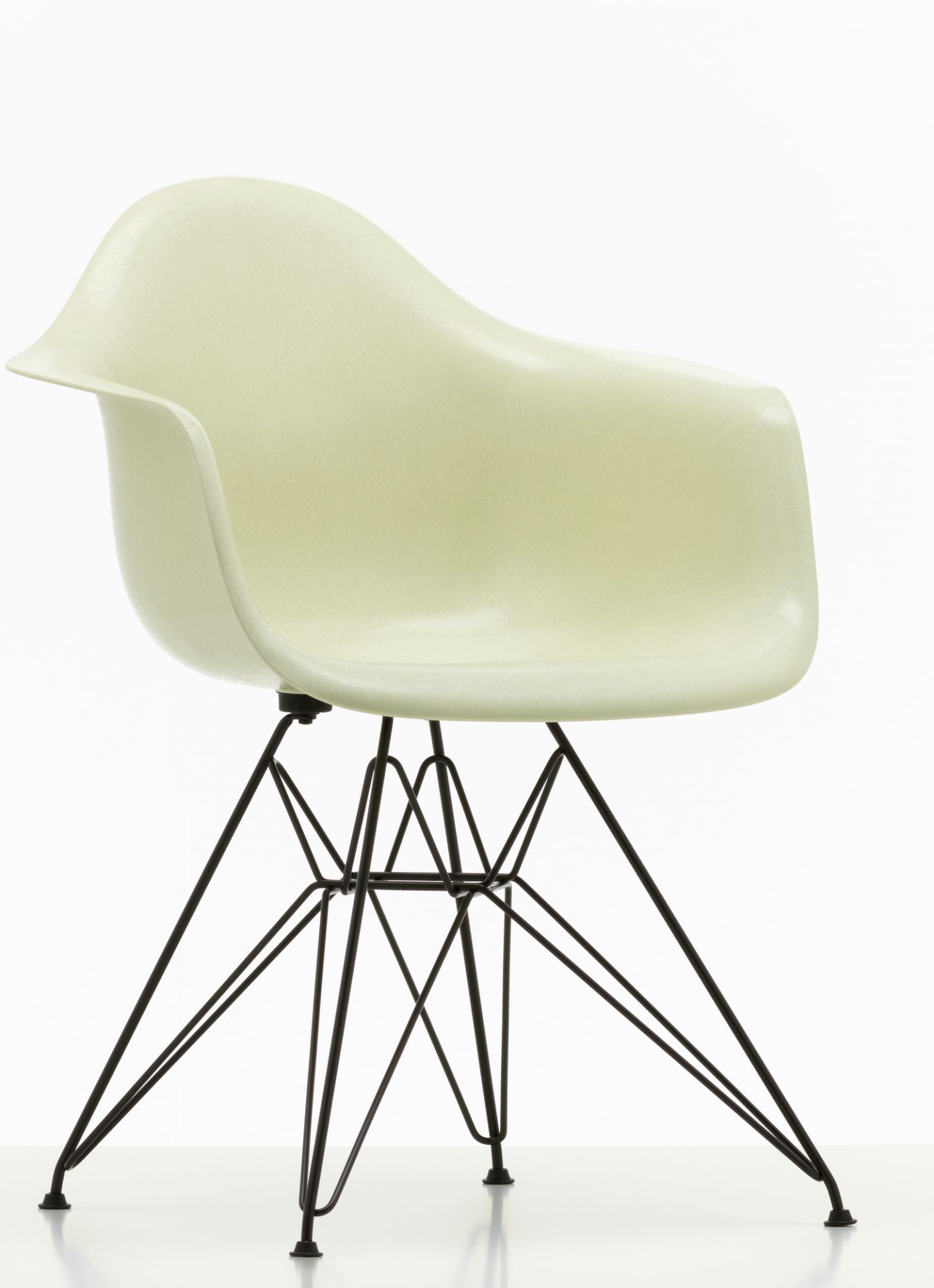 Eames Fibreglass Arm Chair DAR Chair Vitra