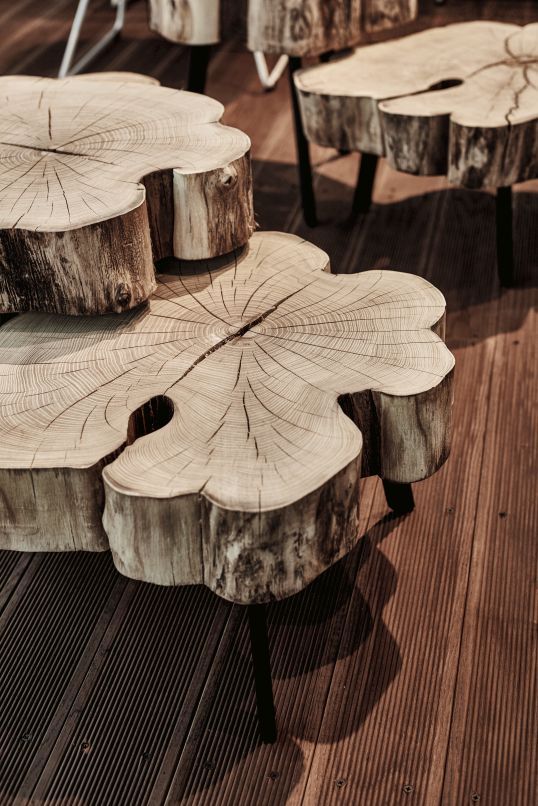 BC 05 Stomp Outdoor Couch / Side Table Janua