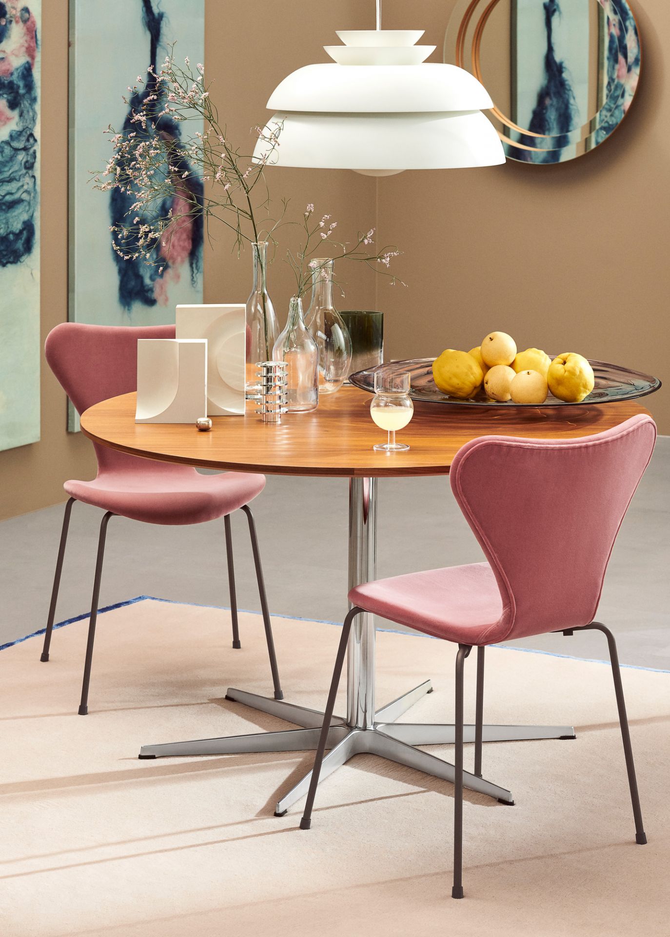 Series 7 3107 Belfast Chair fully upholstered Fritz Hansen dunkel pflaume