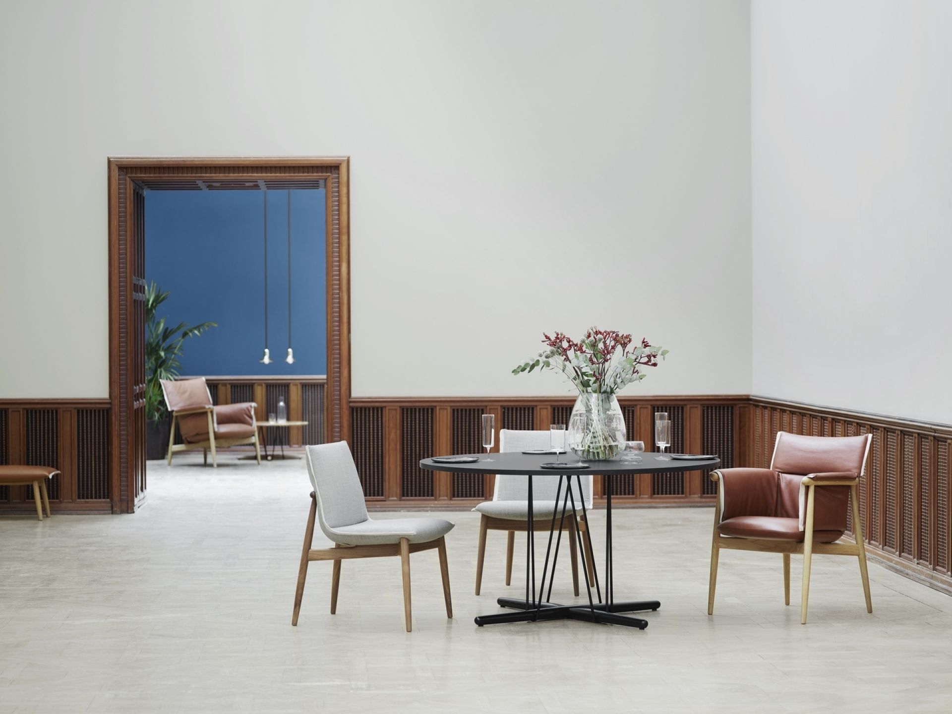 E020 Embrace Table Oak Carl Hansen & Søn