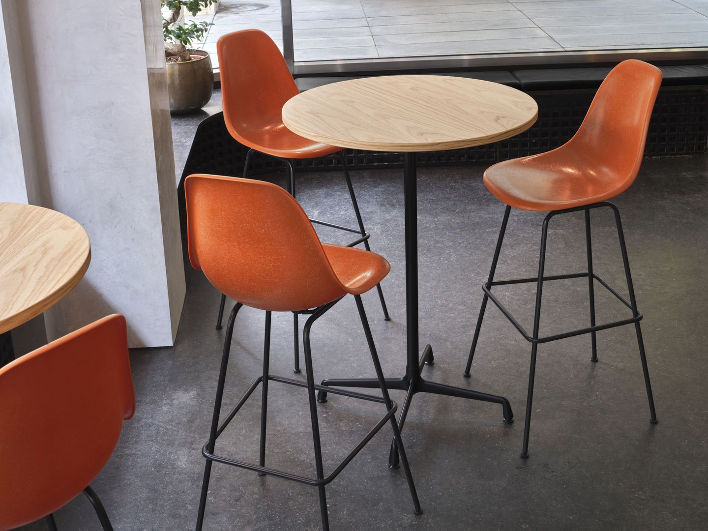 Eames Fibreglass Bar Stool High Bar stool with seat cushion Vitra 