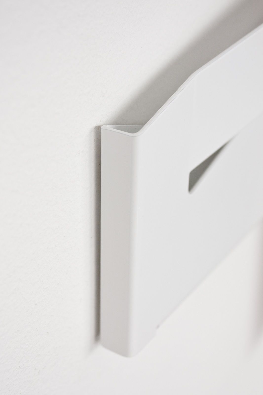 Mr_magazine holder Linea1 by Müller Möbelwerkstätten