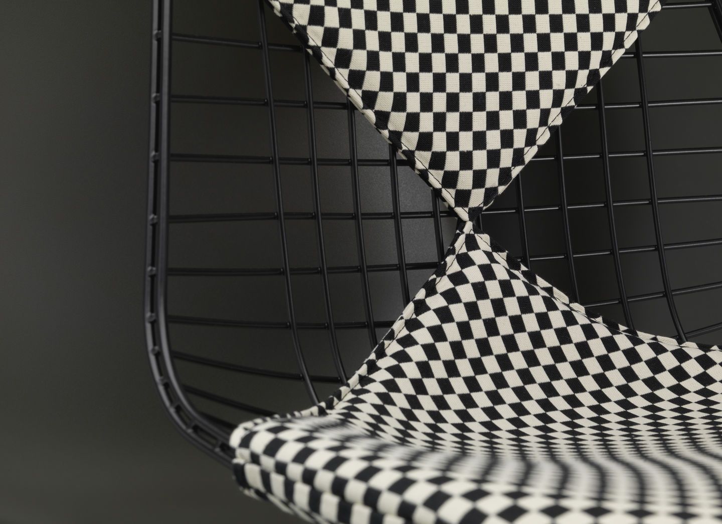 DKW-2 Wire Chair Chair with Seat and Back Upholstery Vitra
