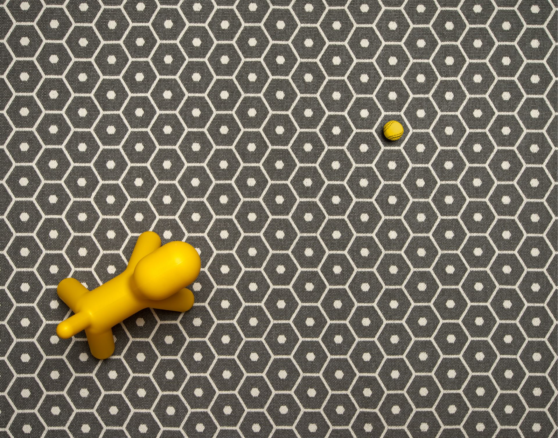 Honey Plastic Carpet 180x260 cm Pappelina