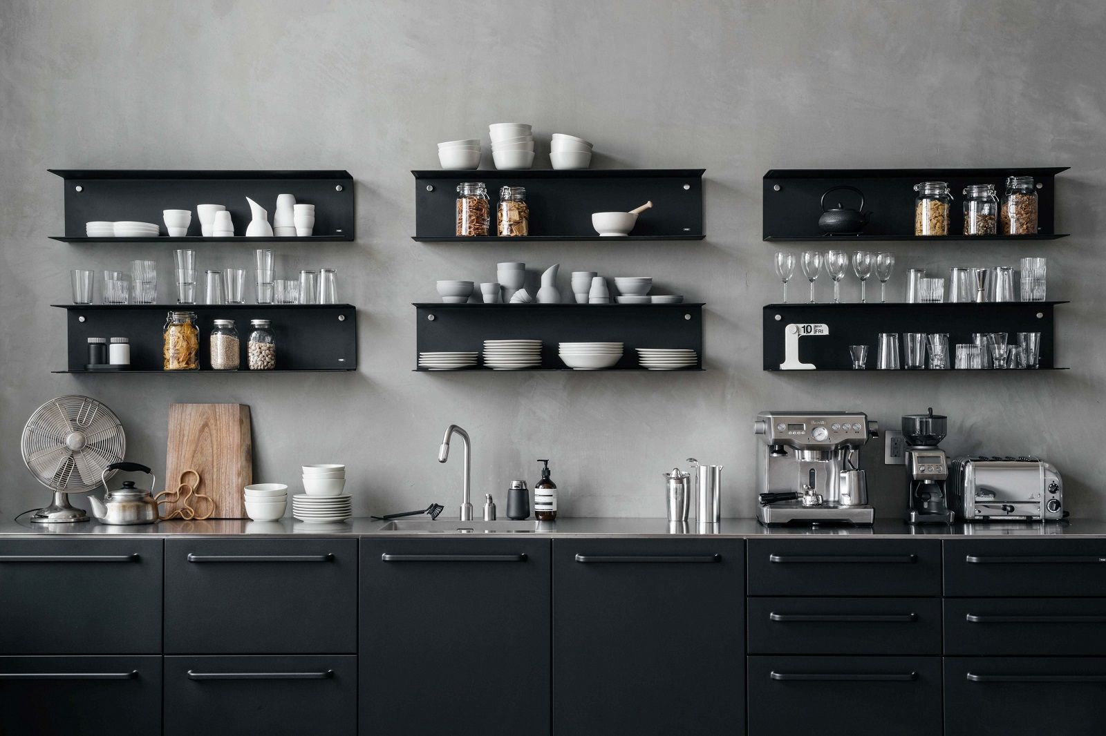 Wall shelf U-shape Vipp
