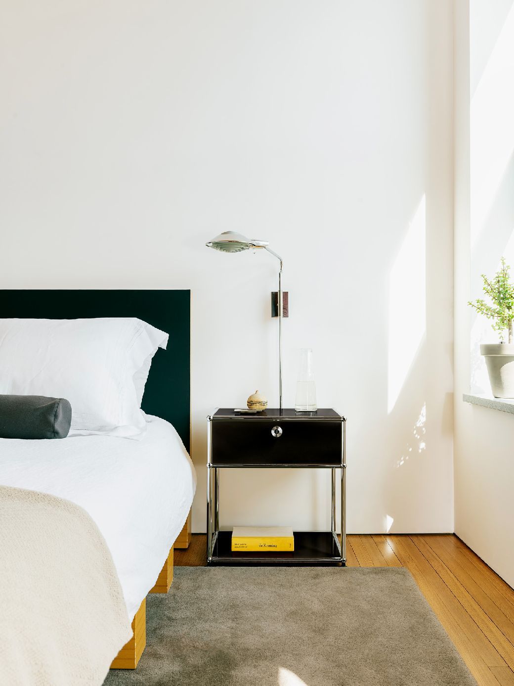 USM Haller bedside table with open compartment M54 Pure White