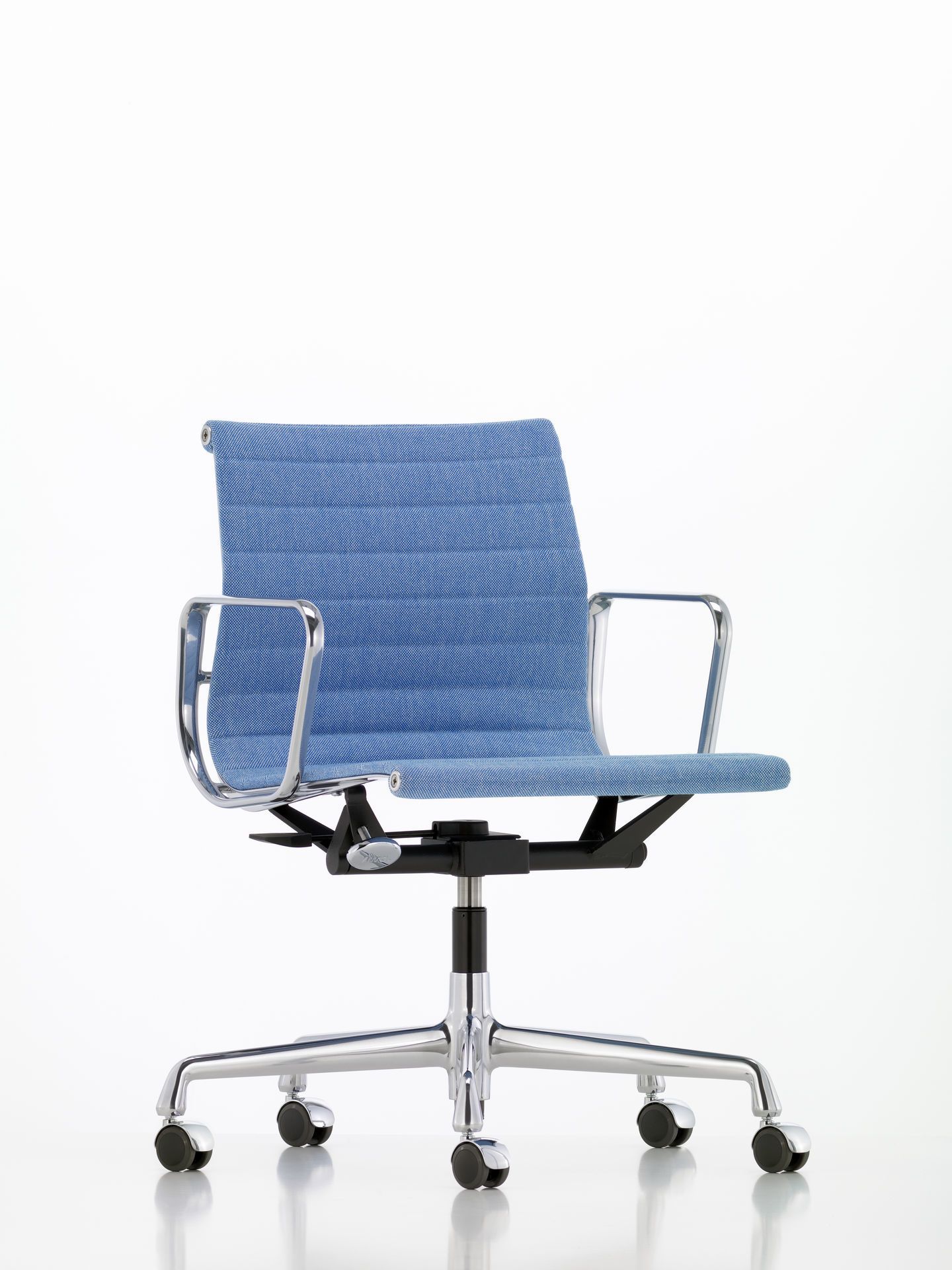 Aluminum Chair EA 118 / EA118 Chair Leather Premium Nero Vitra