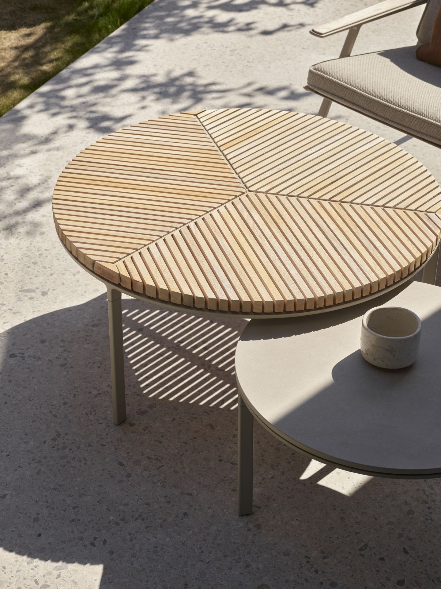 Open-Air Outdoor Coffee Table Ø90 Vipp