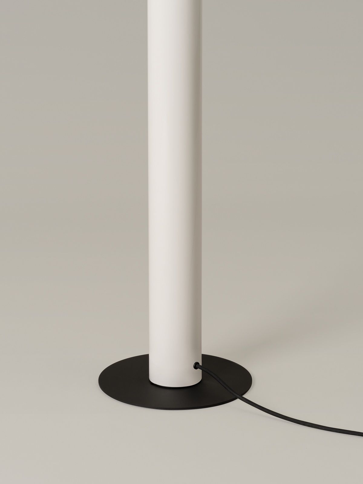 Tatu Alta Floor Lamp by Santa & Cole