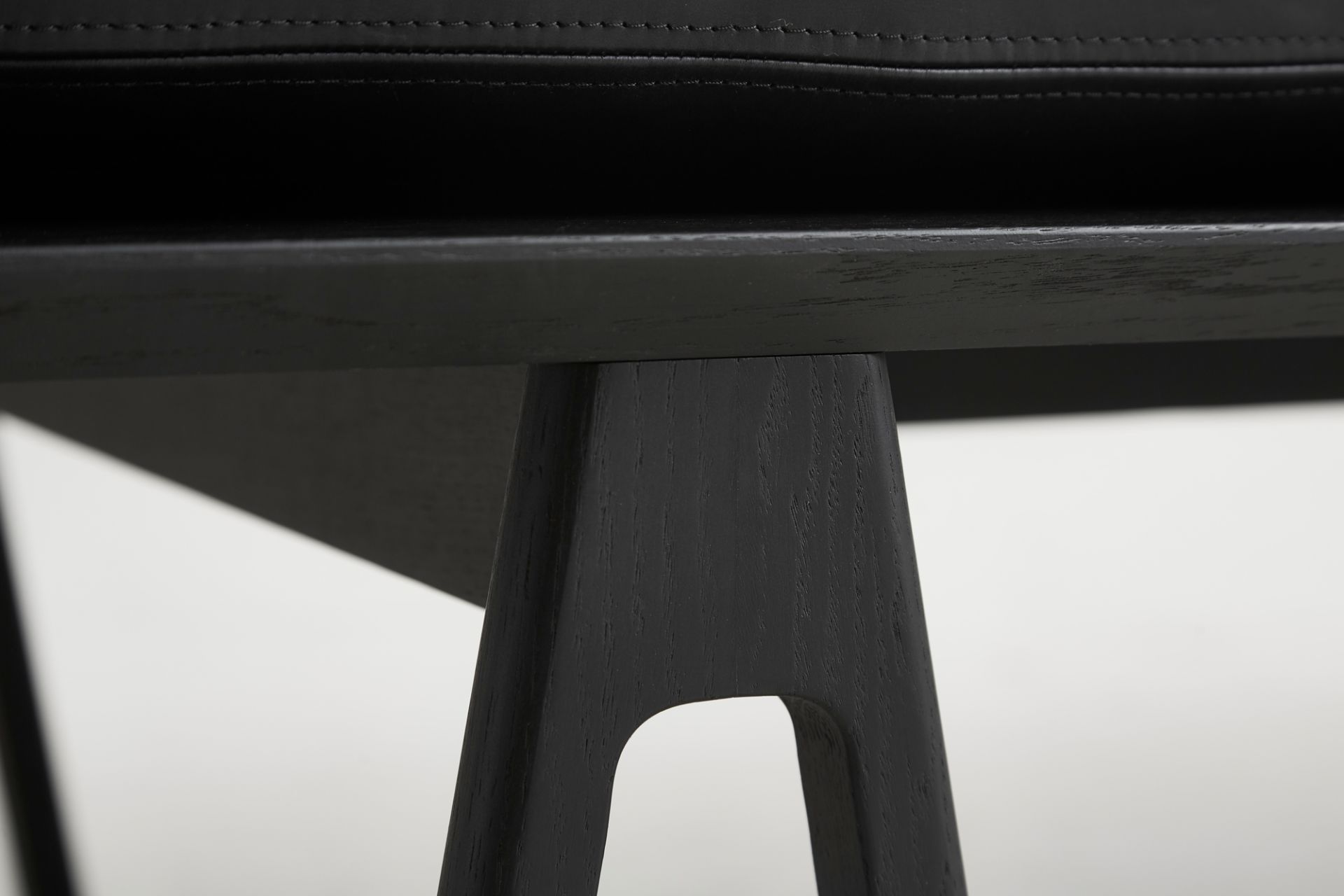 Level Daybed Black/Black Woud