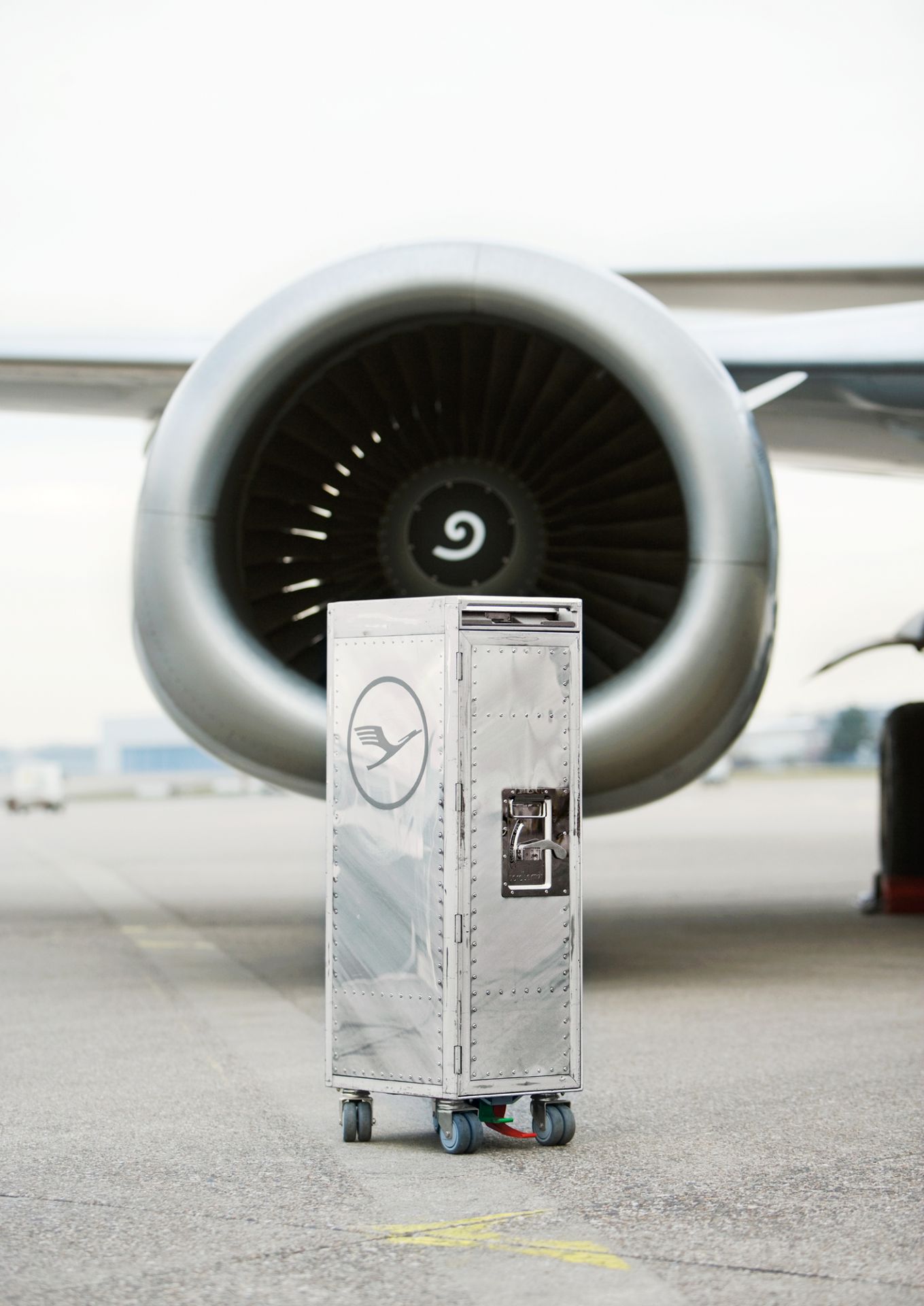 Rivet Rocker New Aircraft Trolley Lufthansa Board Bar