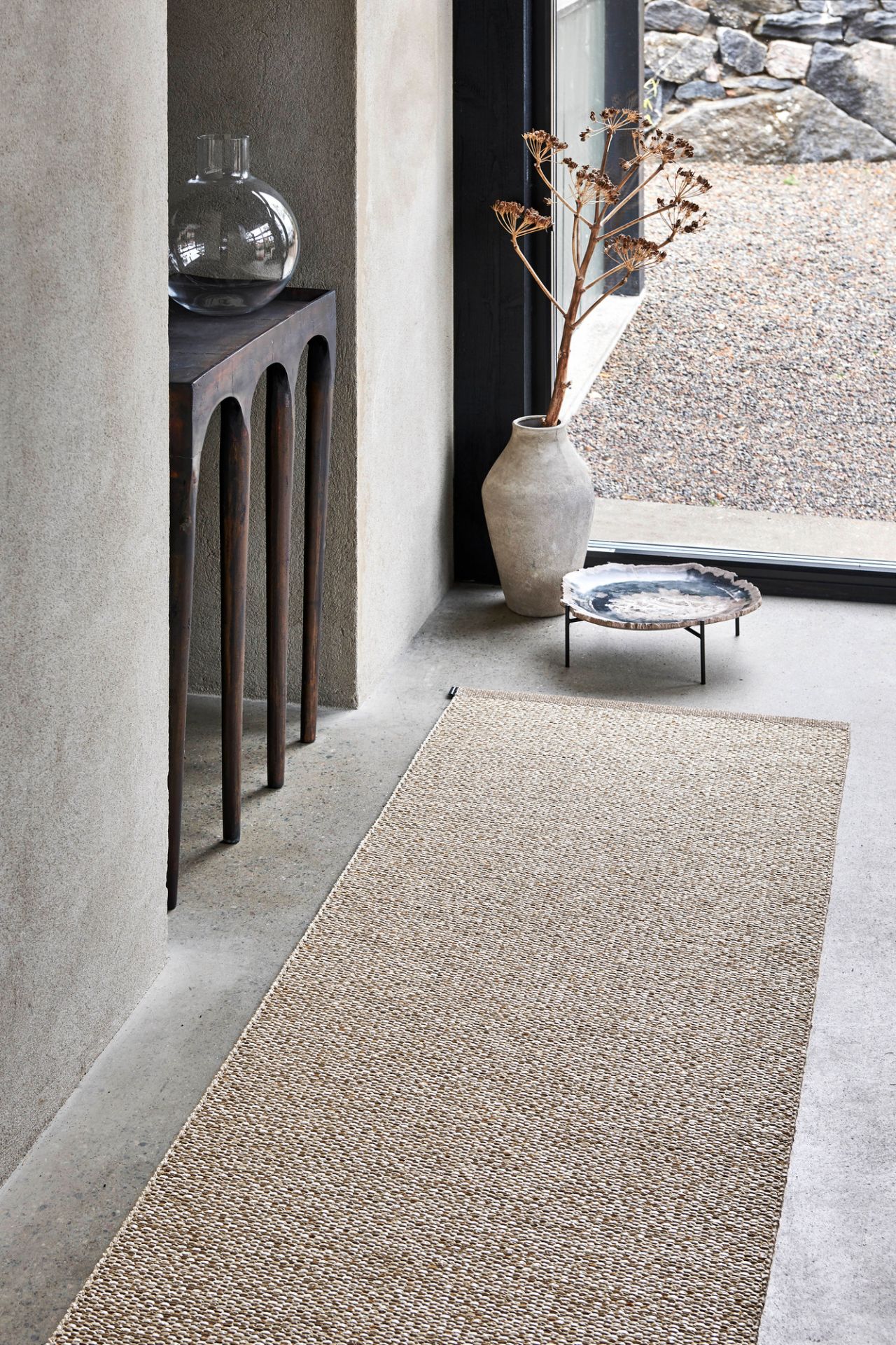 Effi Plastic rug 70x200 cm Warm grey Pappelina SINGLE PIECES