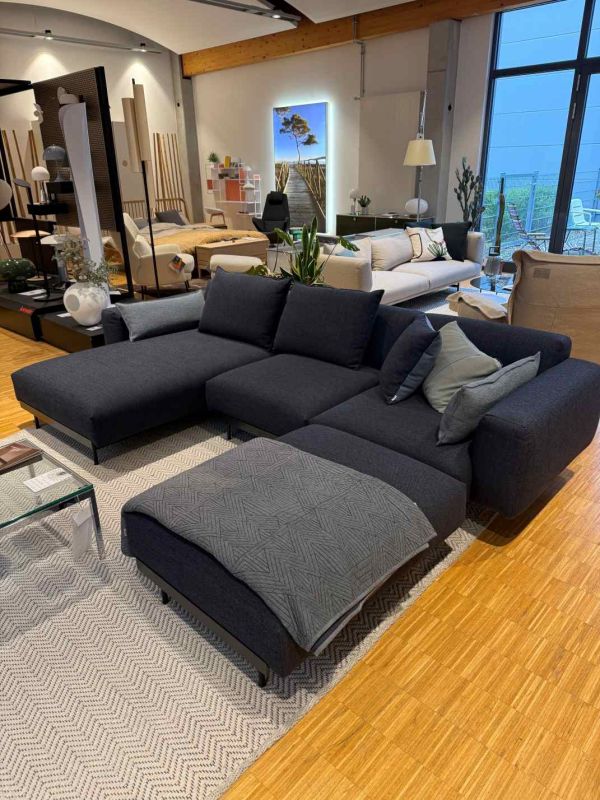In Situ Modular Sofa 3-seater Chaise Longue Configuration 7 with Ottoman Muuto EXHIBITION PIECES