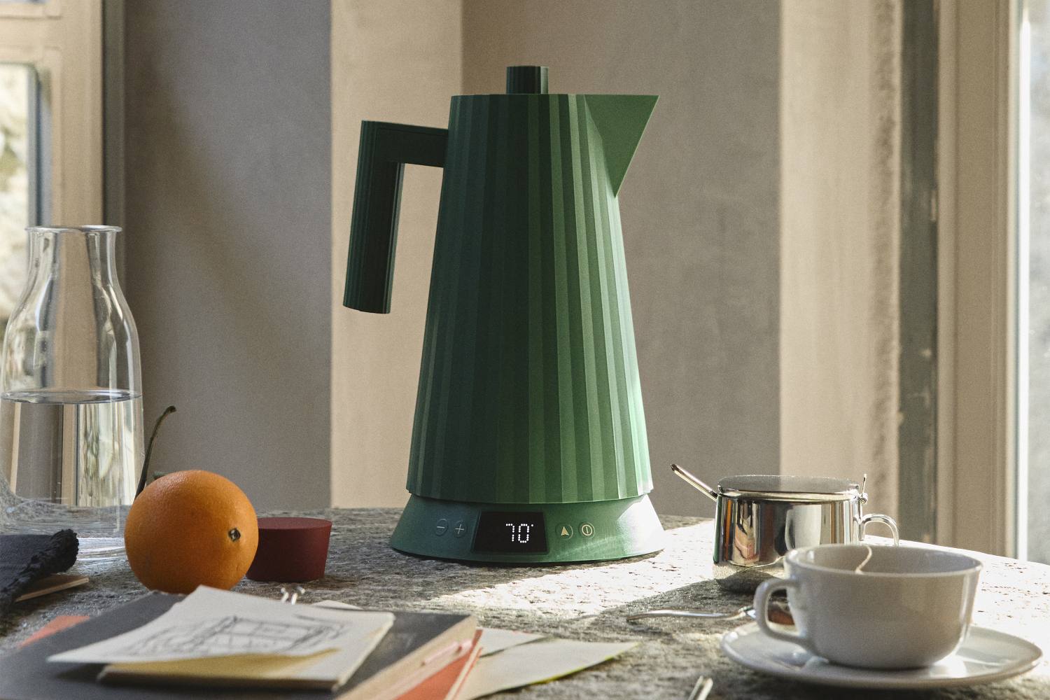 MDL21 Plissé kettle with temperature control Alessi