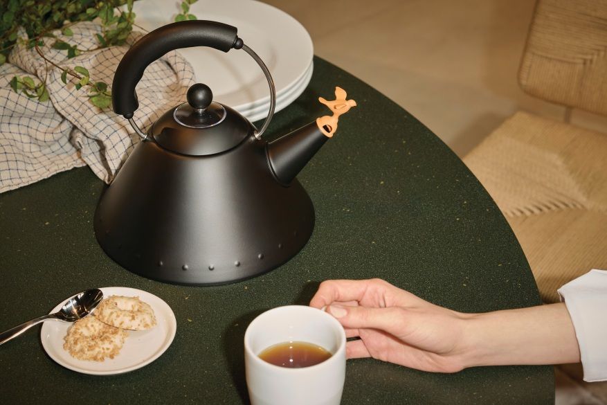 9093 BB Kettle Black Alessi