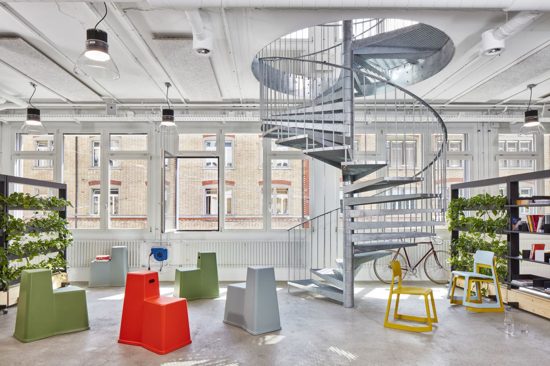 Tip Ton RE chair plastic Vitra Coral