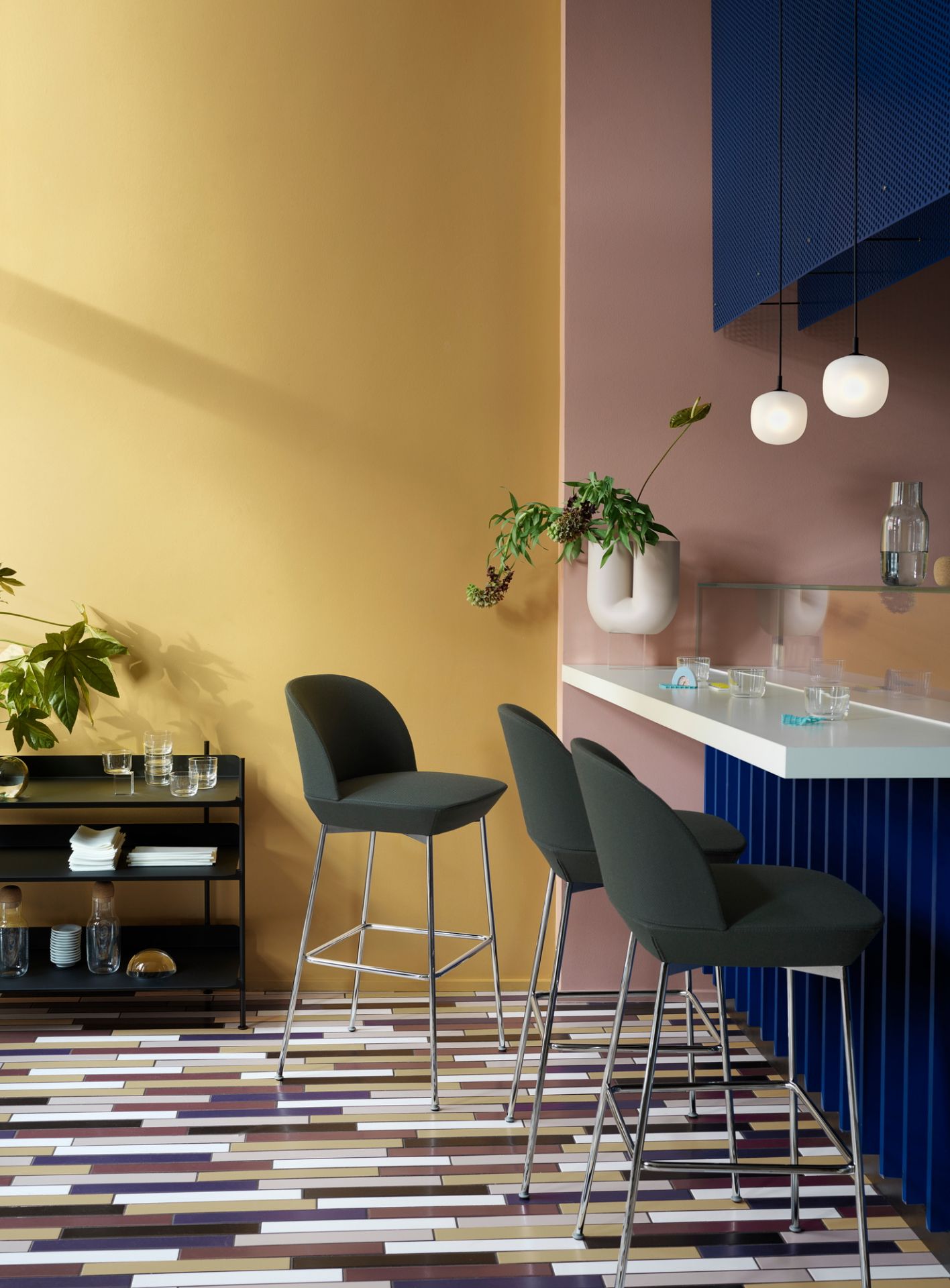 Oslo Bar Stool H 75 cm Muuto