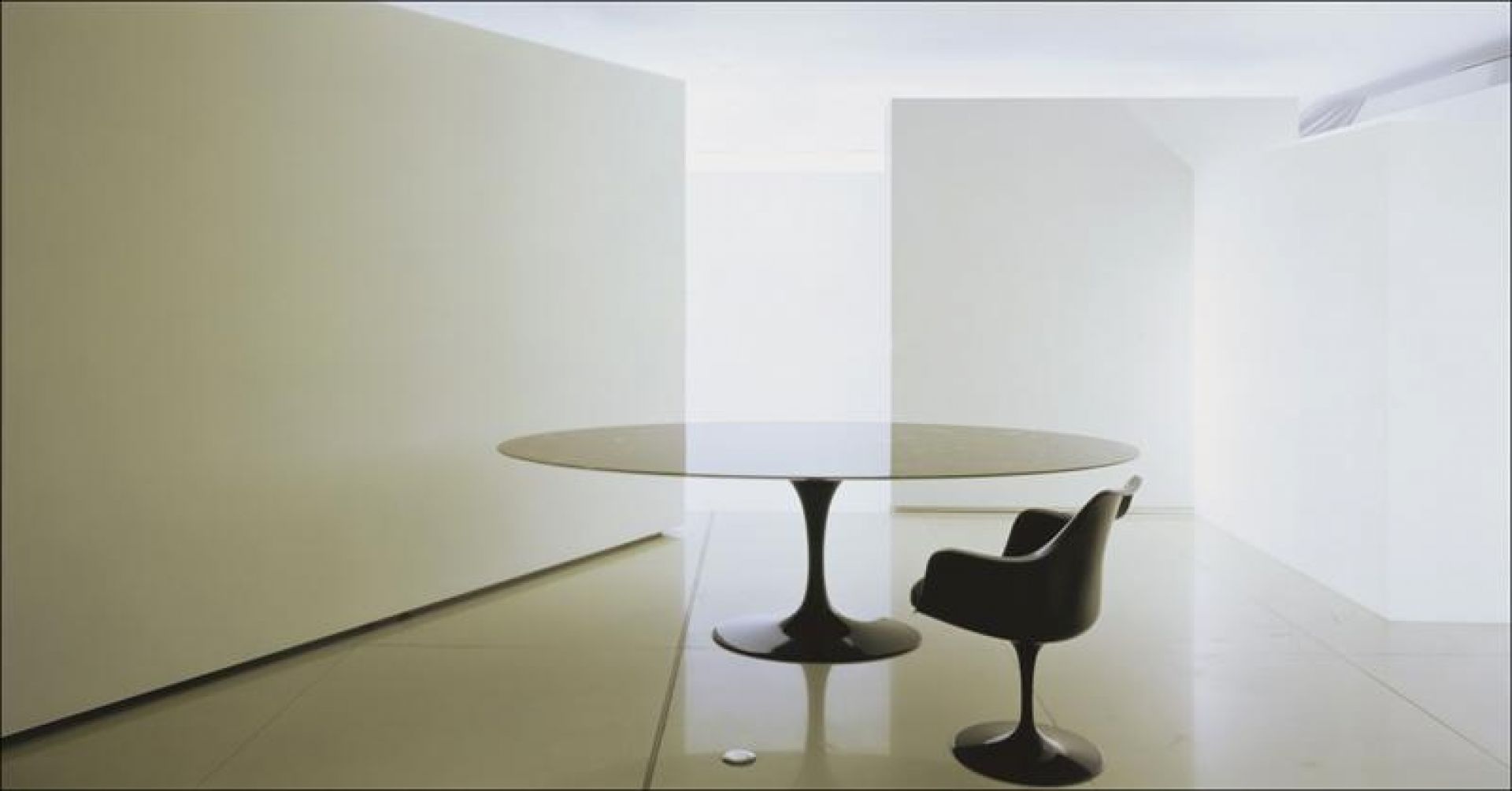 Saarinen dining table oval Knoll International