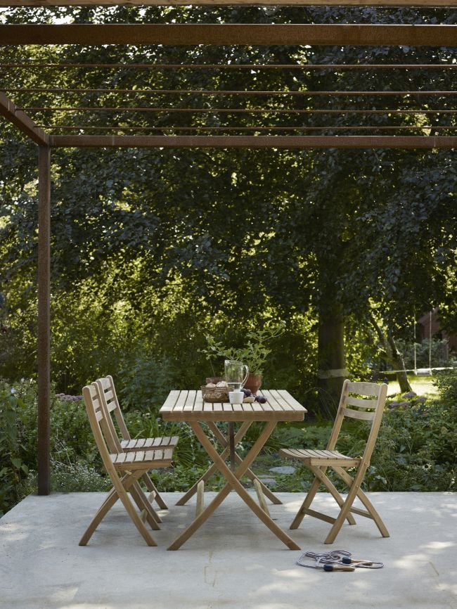 Selandia Table 147 Outdoor dining table Skagerak by Fritz Hansen