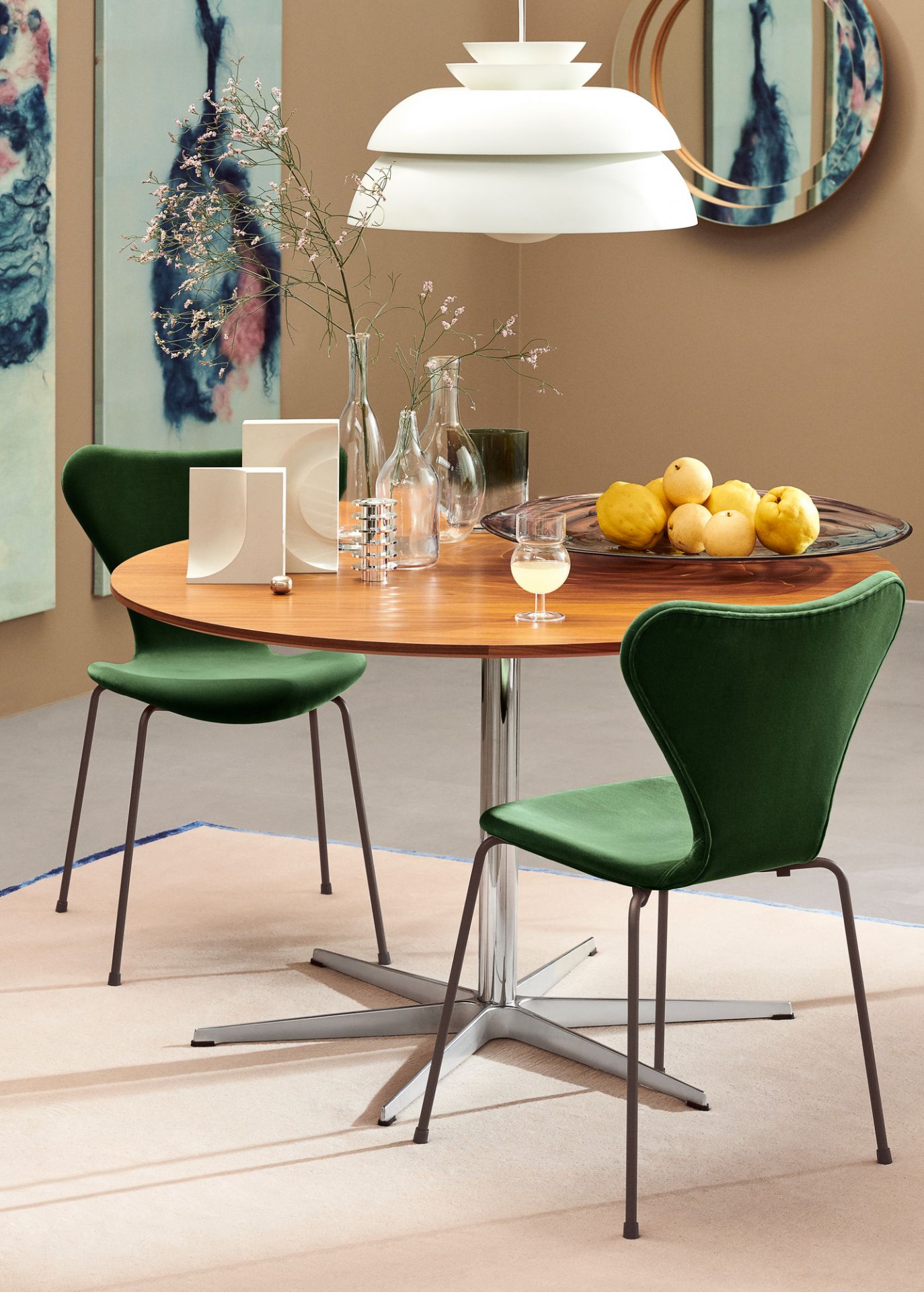 Series 7 3107 Belfast Chair fully upholstered Fritz Hansen dunkel pflaume