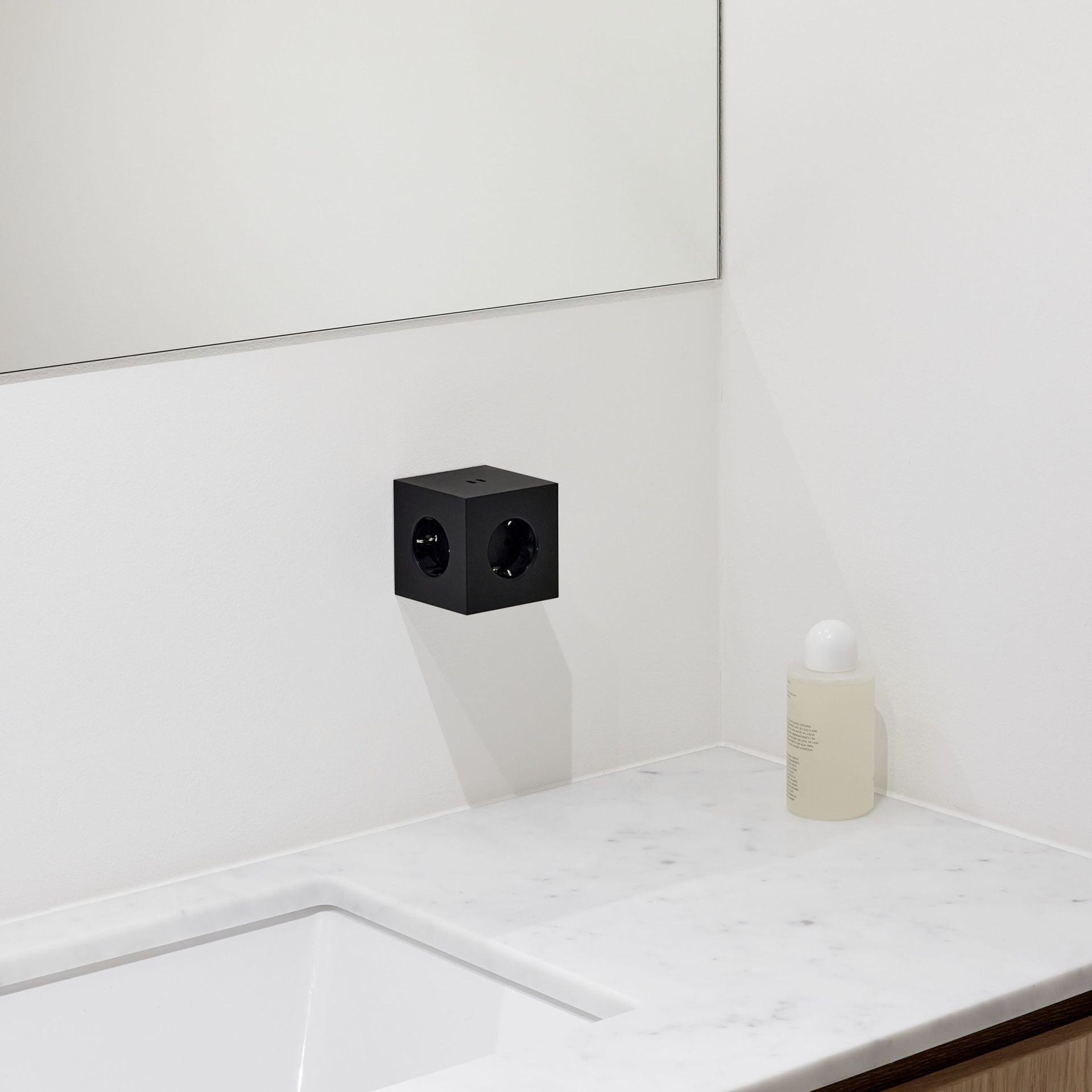 Square 2 - Avolt Socket Cube with USB-C dfp Design 