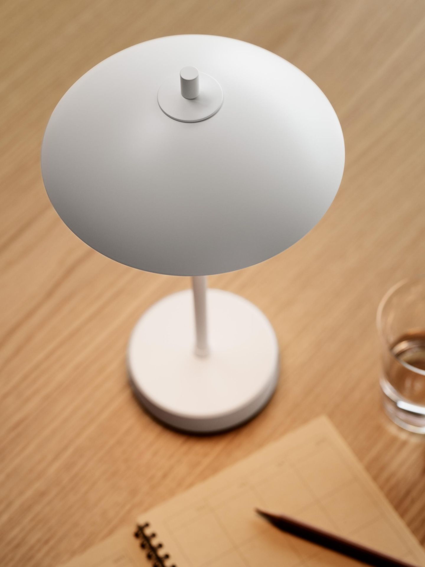 Clam Portable Table Lamp Rechargeable lamp Fritz Hansen