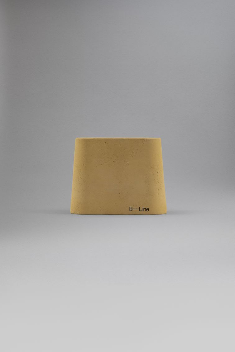 Aki Jr pen holder made of solid wood B-Line