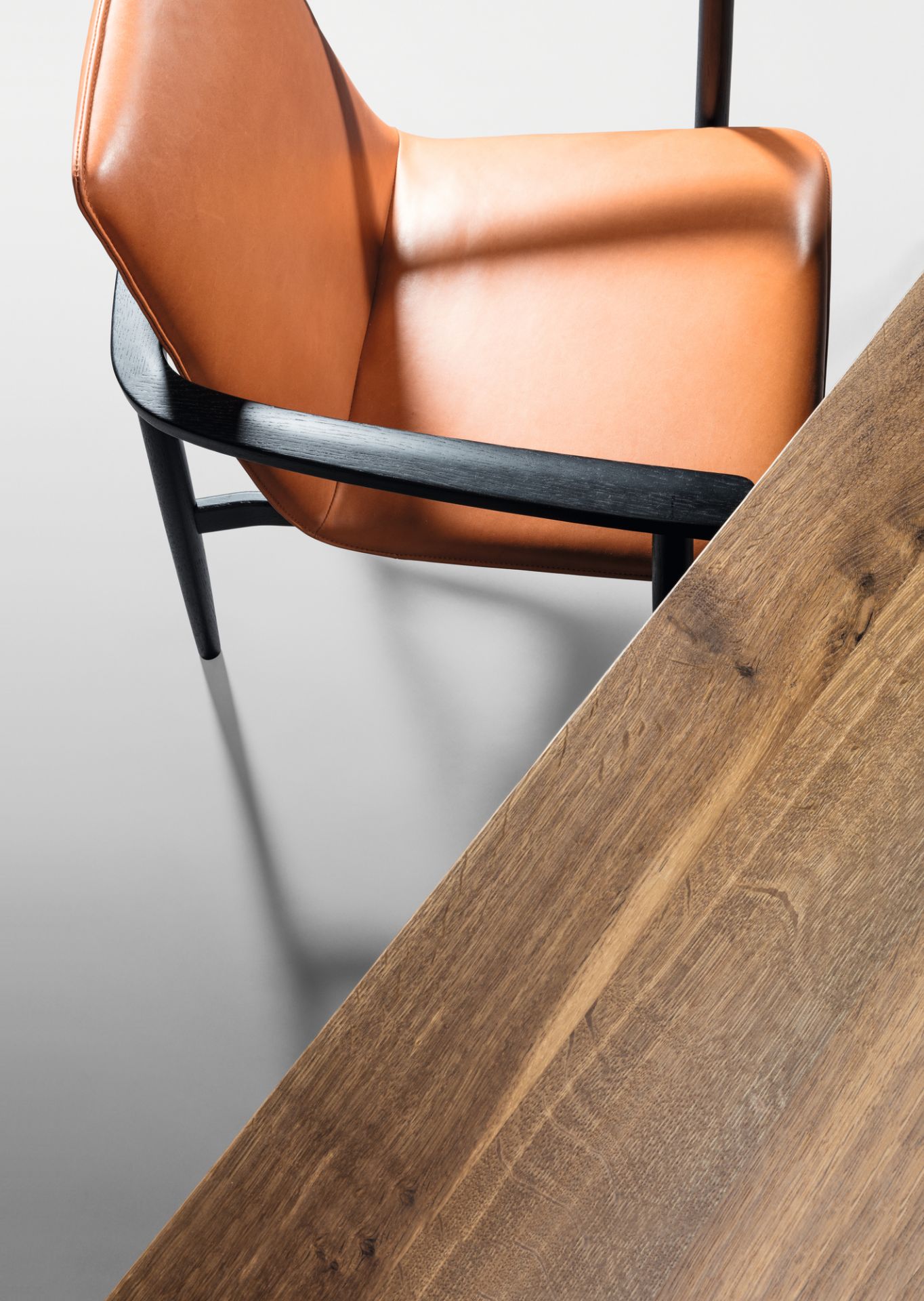S 600 table walnut Janua