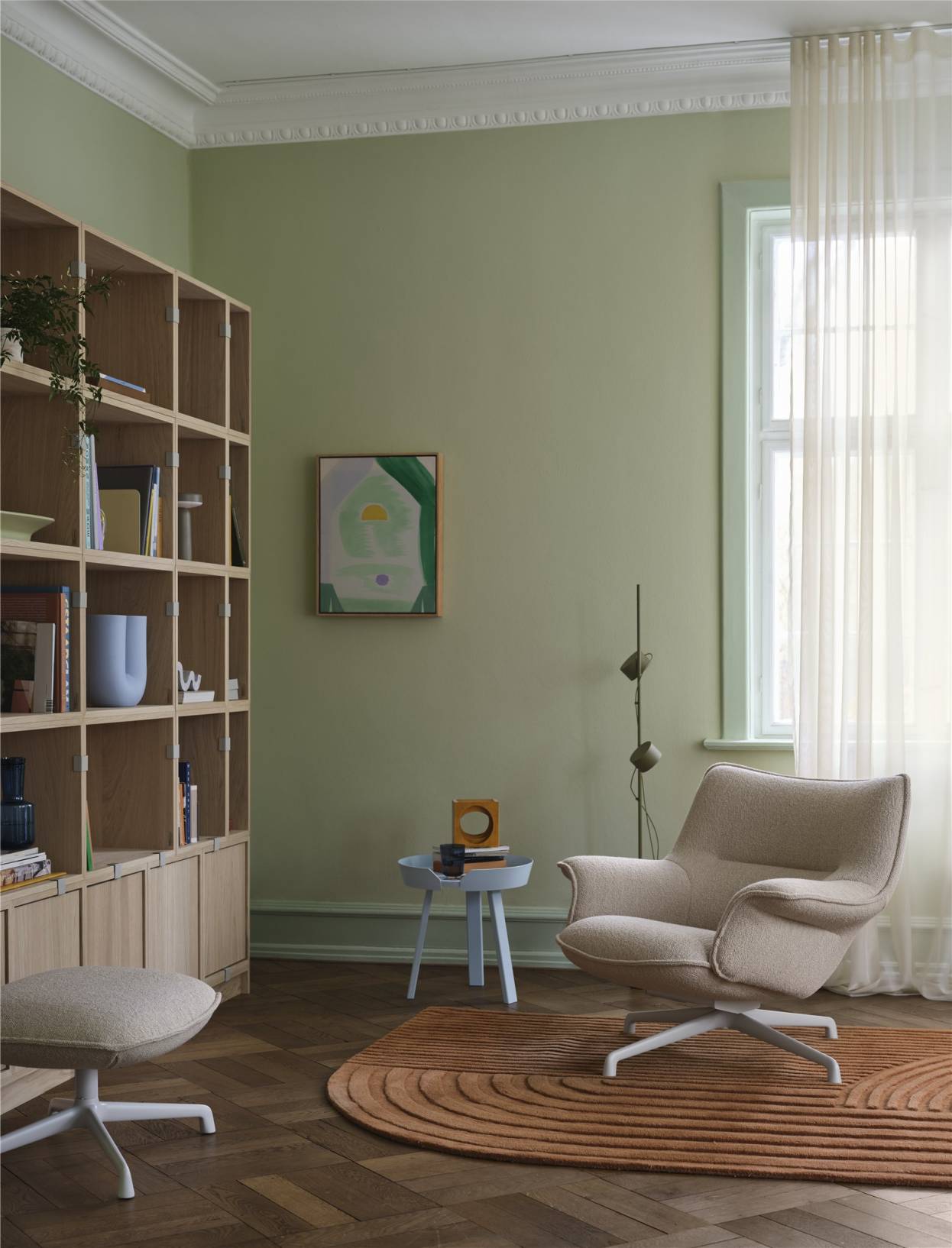 Post Floor Lamp Muuto