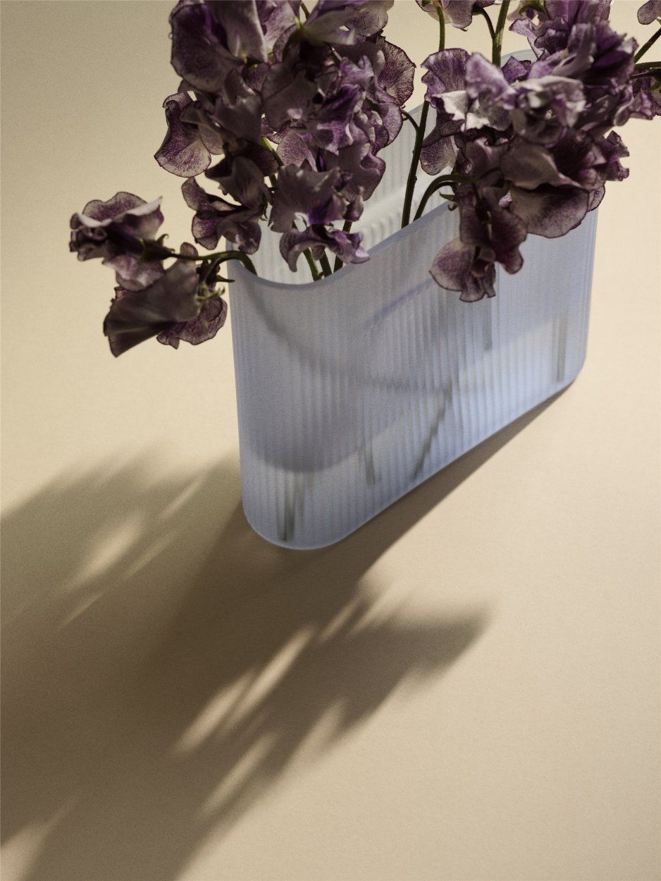 Ridge Vase Muuto Frosted glass Light blue H 35 cm Ridge Vase Muuto Frosted glass Light blue H 35 cm