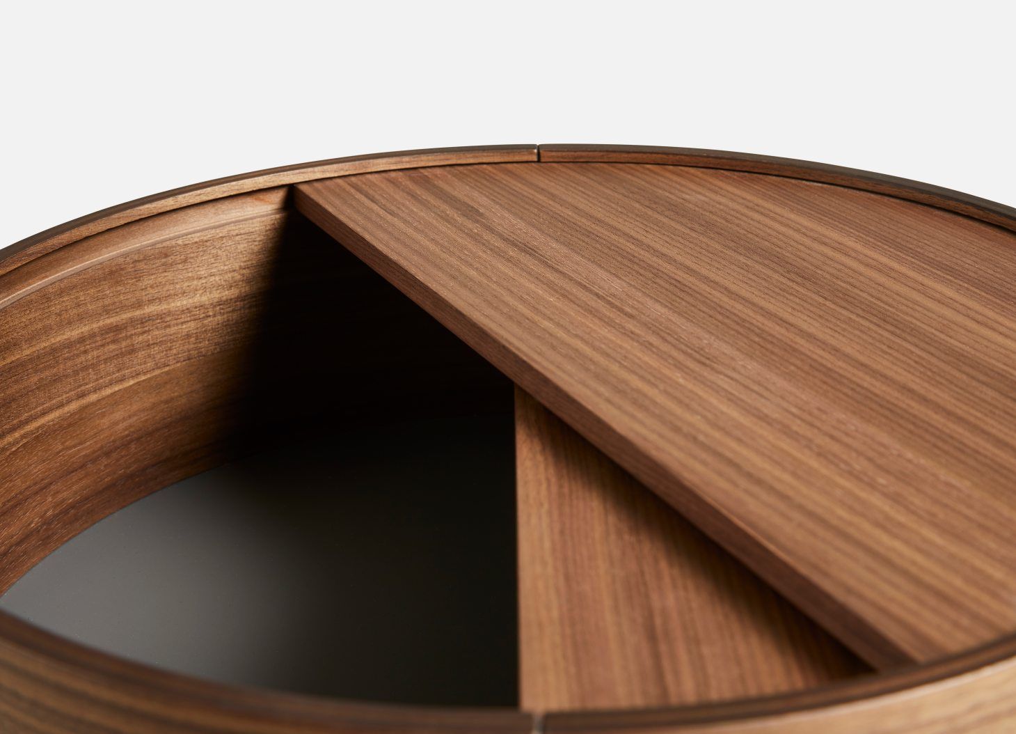 Arc Side Table Walnut Ø 42 cm Woud