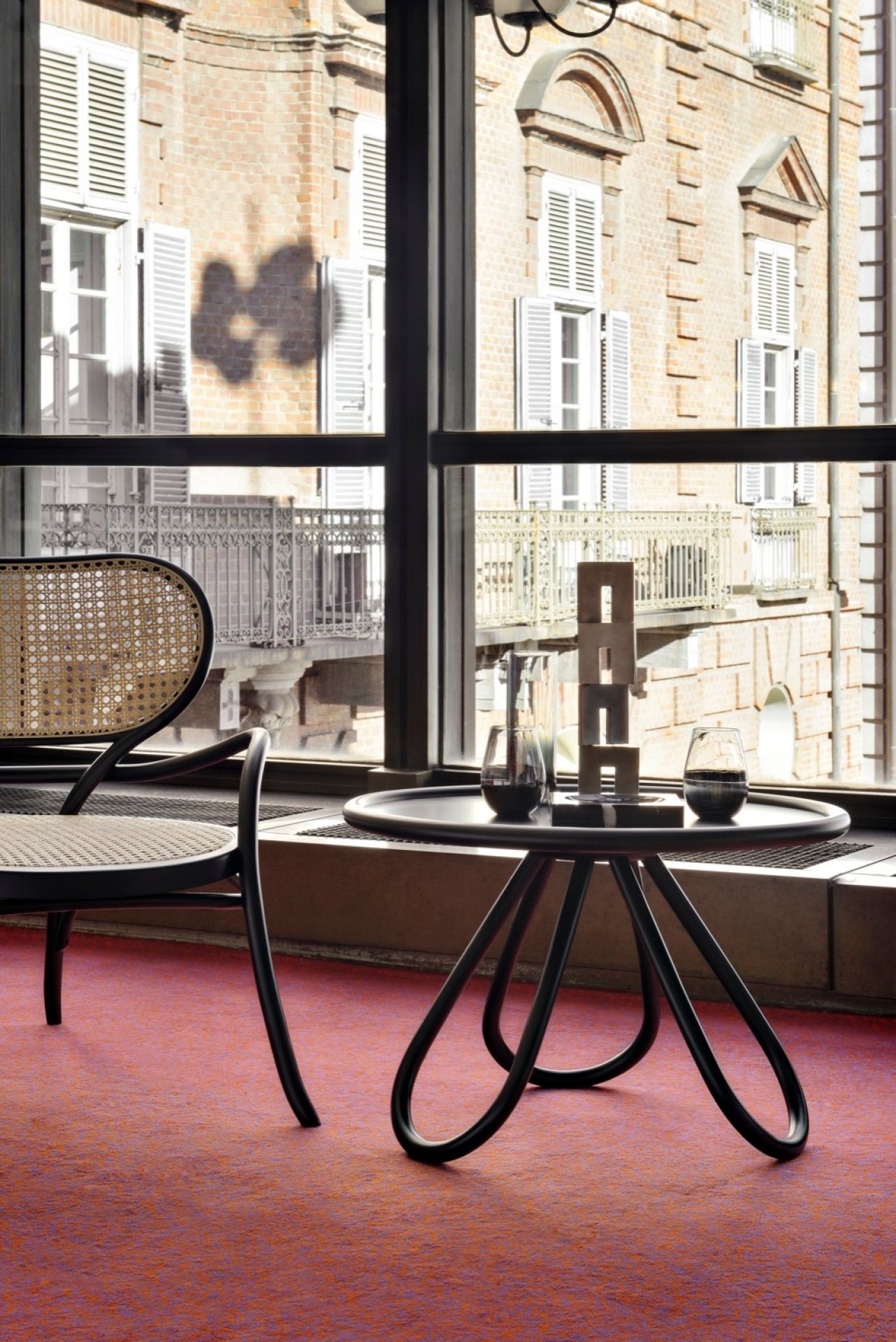 Arch coffe table lacquered Wiener GTV Design