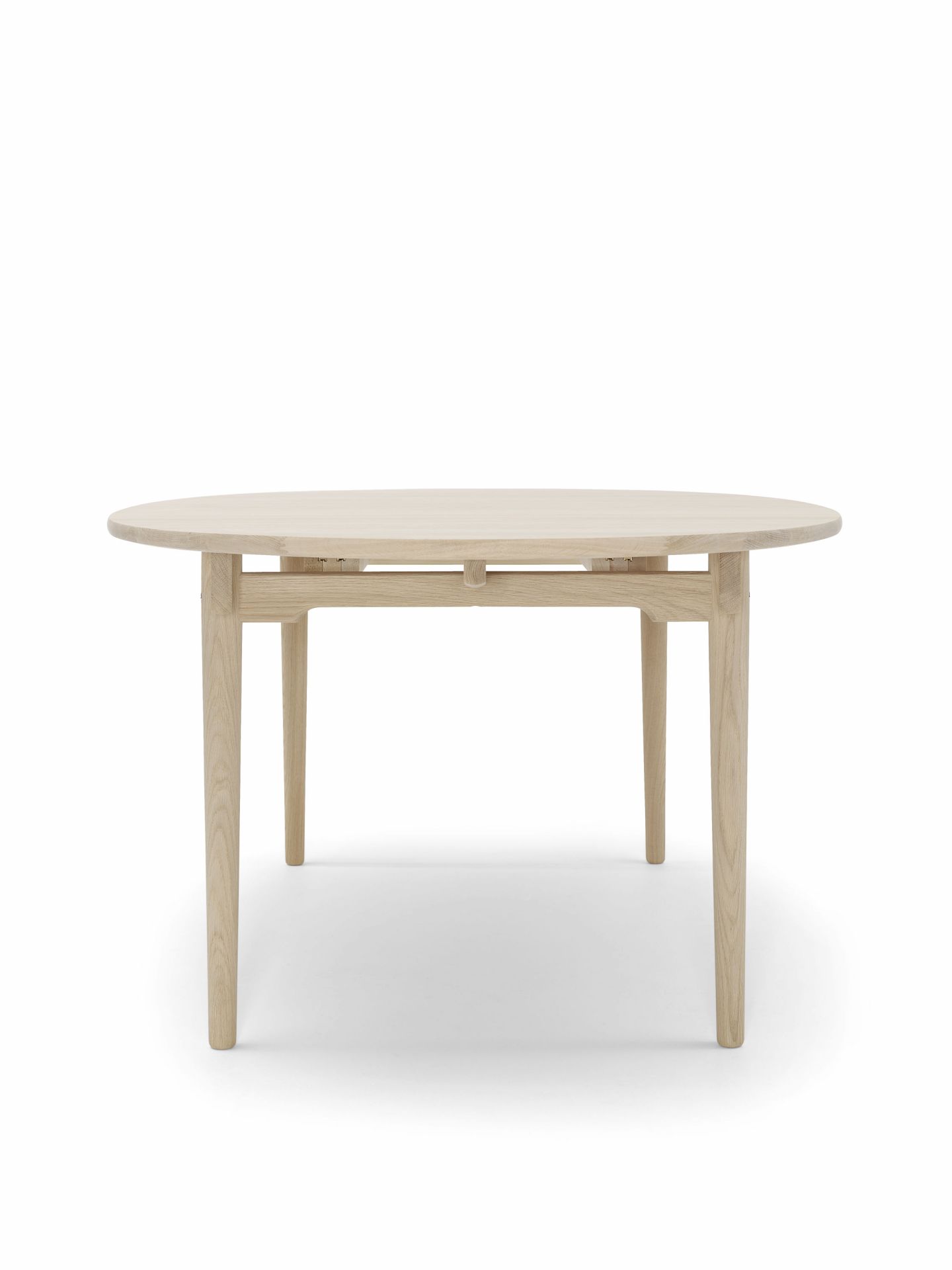 CH338 Oval dining table extendable oak Carl Hansen & Søn