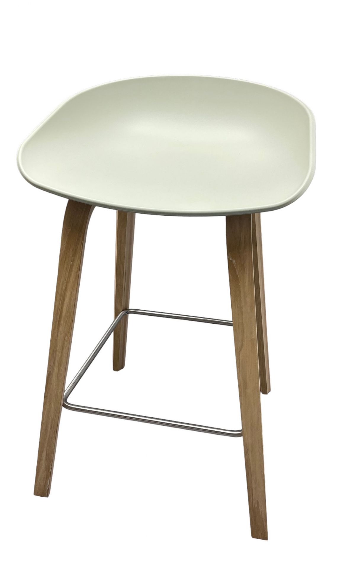 About a Stool AAS32 / AAS 32 Bar stool LOW OAK SOFT / PASTELL GREEN Hay MÄNGELEXEMPLAR  