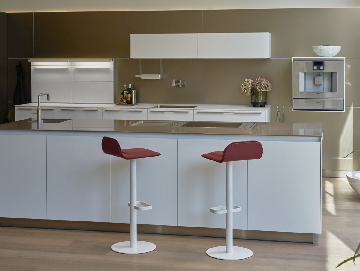 Dave Bar Stool White with Seat Cushion in Wine Red Moree