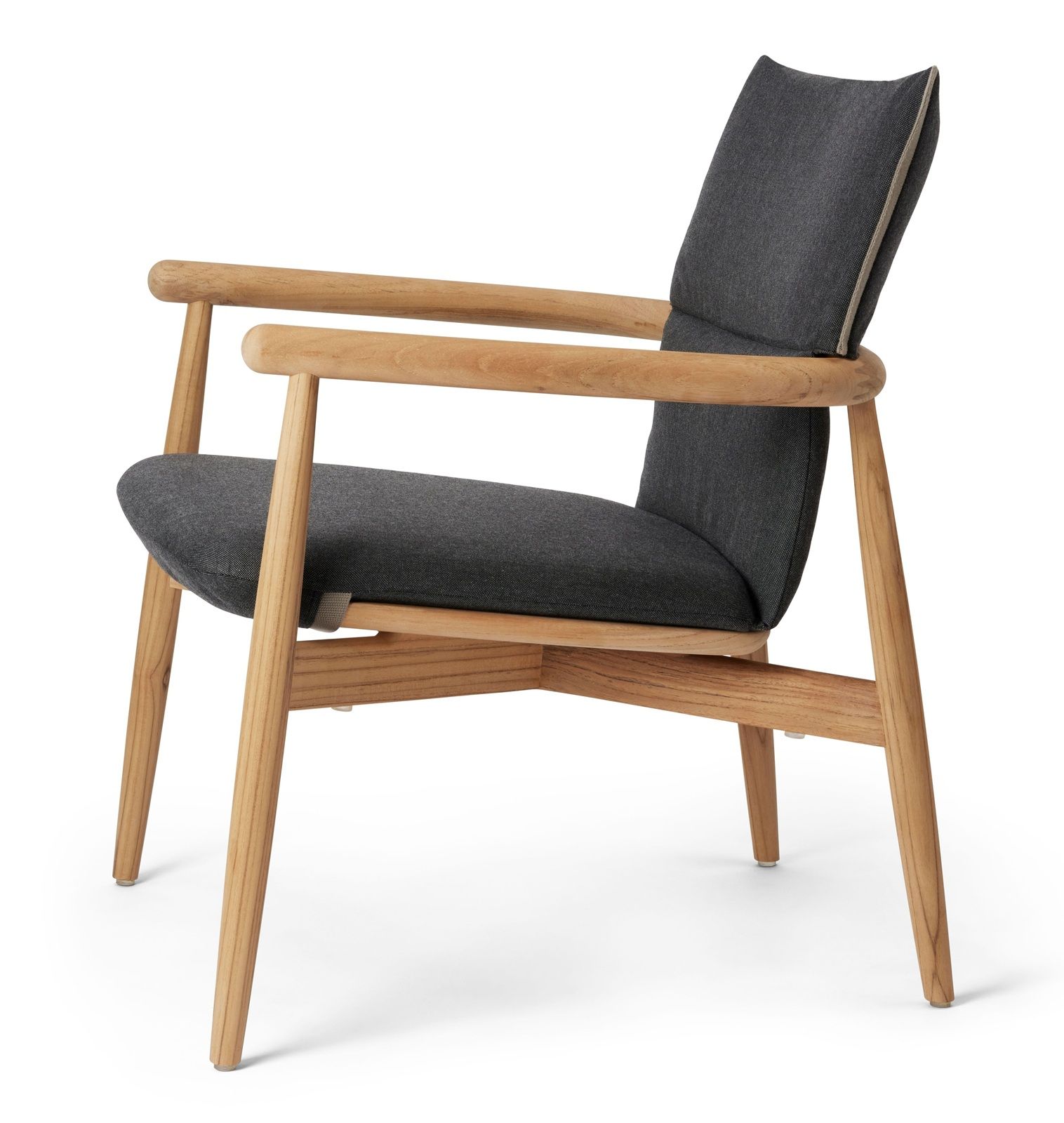 Embrace Outdoor Lounge Chair with cushion Carl Hansen & Søn