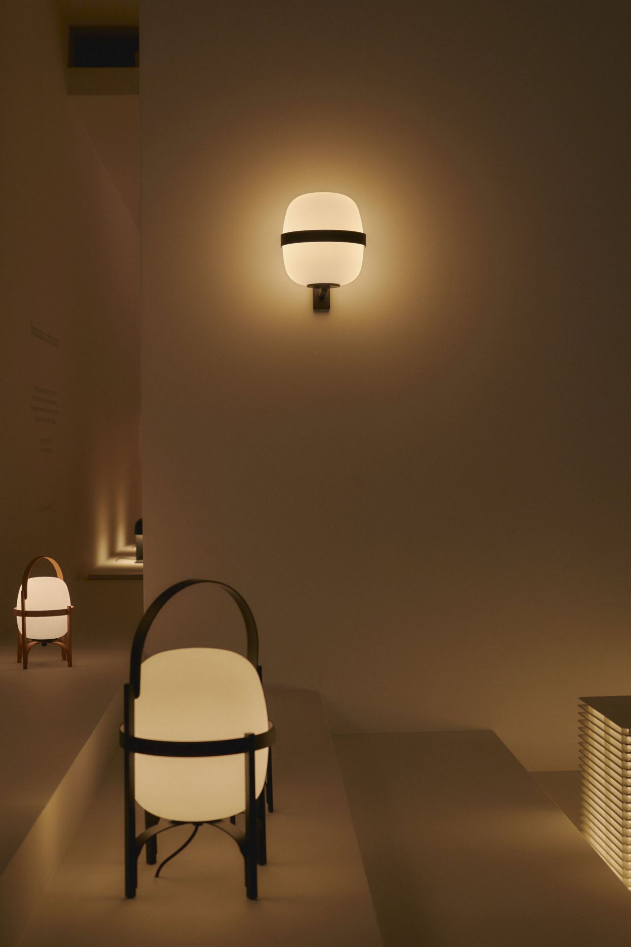 Wally Cestita wall lamp Black Santa & Cole SINGLE PIECES