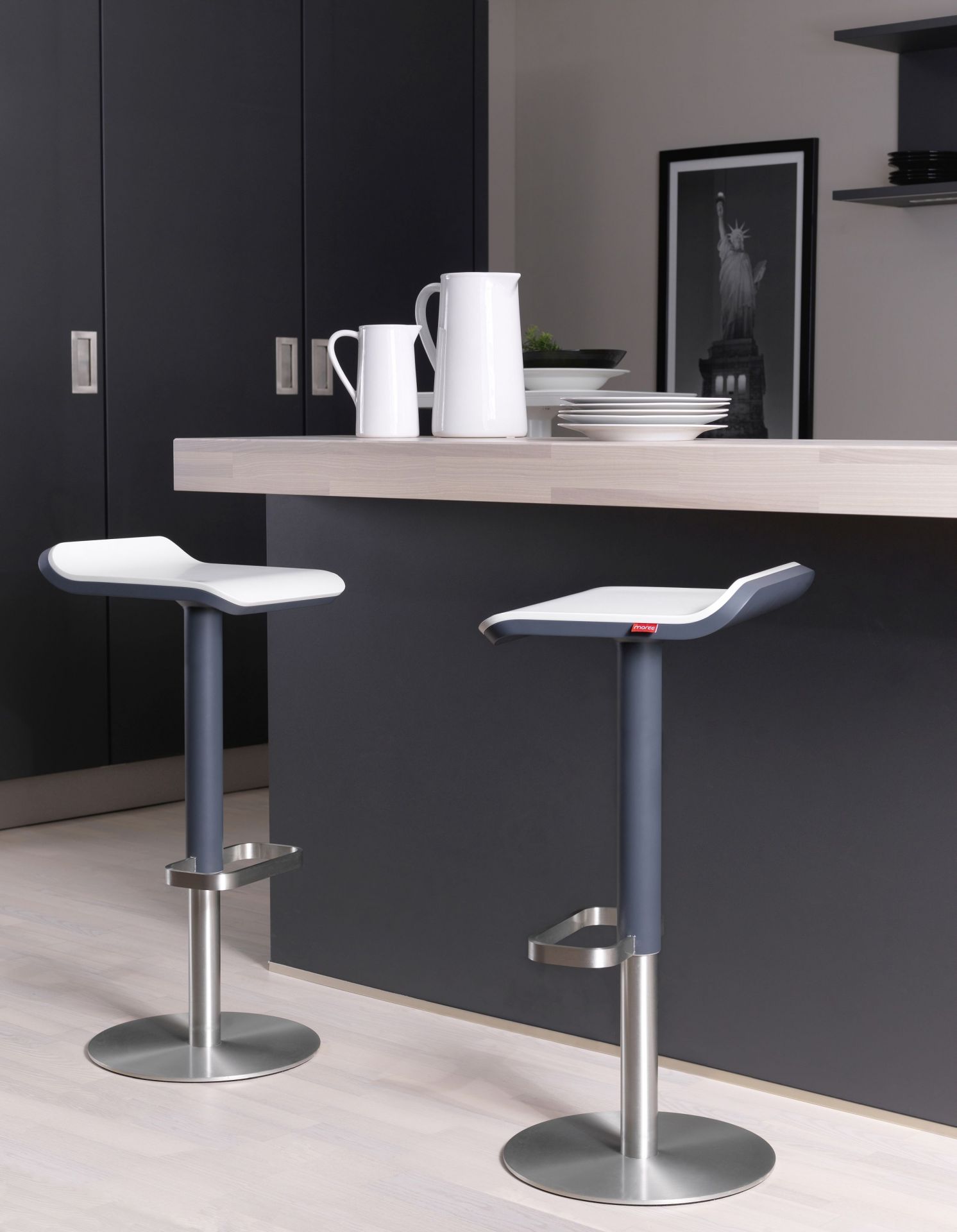ED height-adjustable bar stool Moree