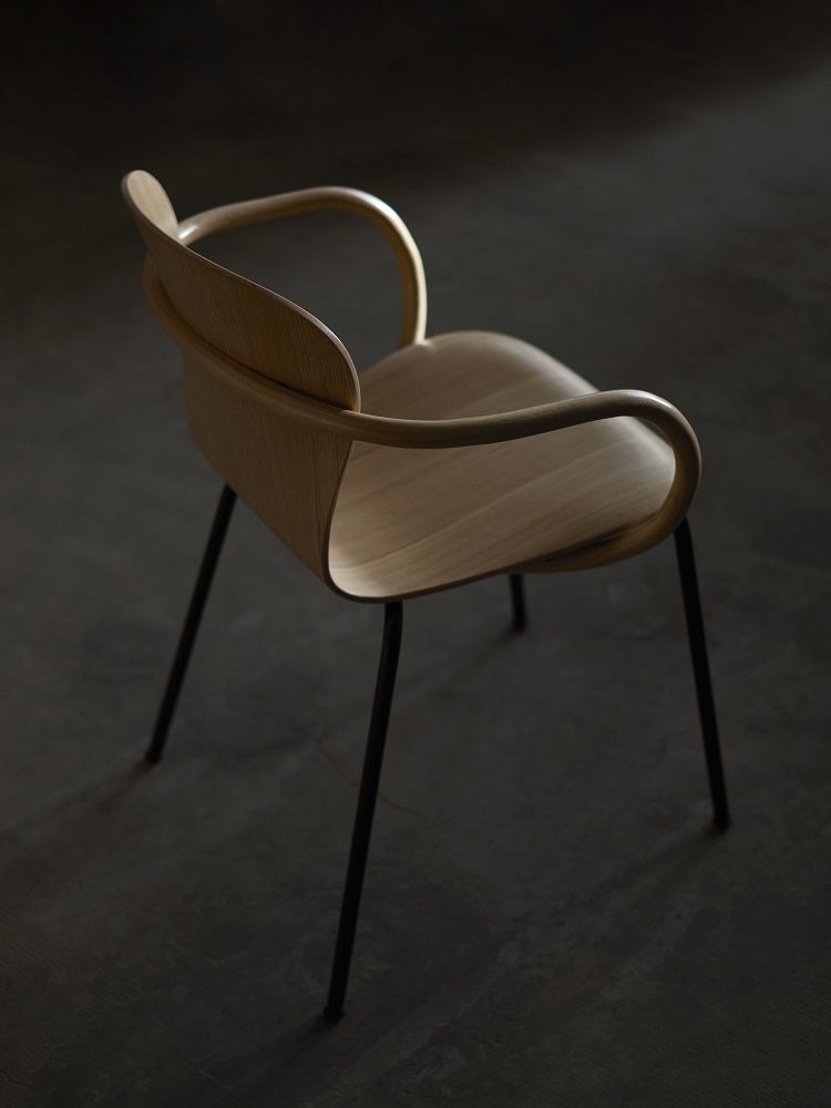 S 220 F Chair with armrest Thonet