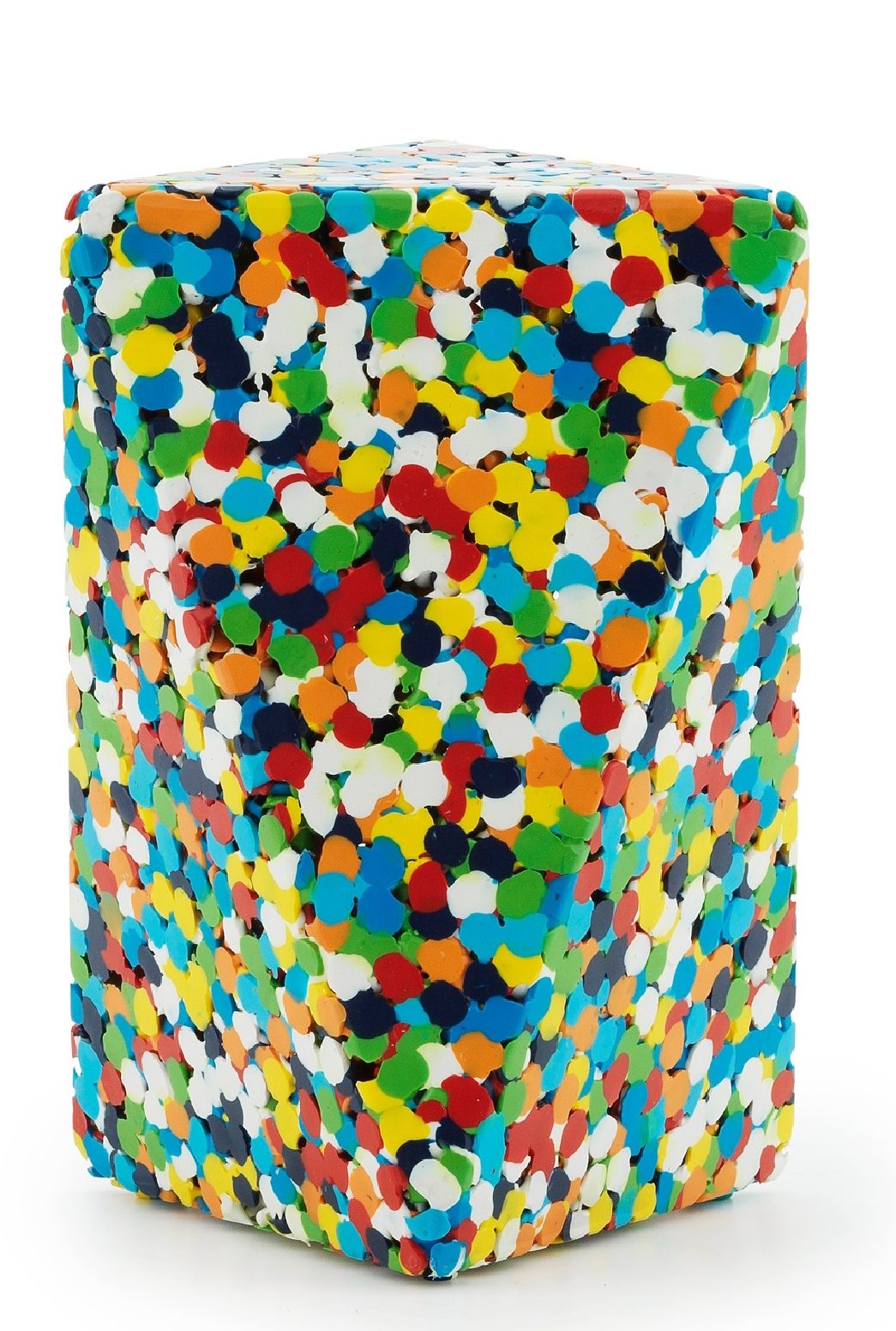 Delta Proust Beistelltisch von Normann Copenhagen, bunter, zylinderförmiger Hocker mit vielen kleinen, runden Farbpunkten.