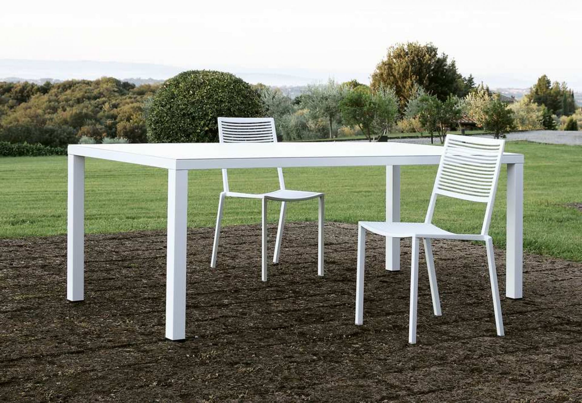 Easy Outdoor table Fast