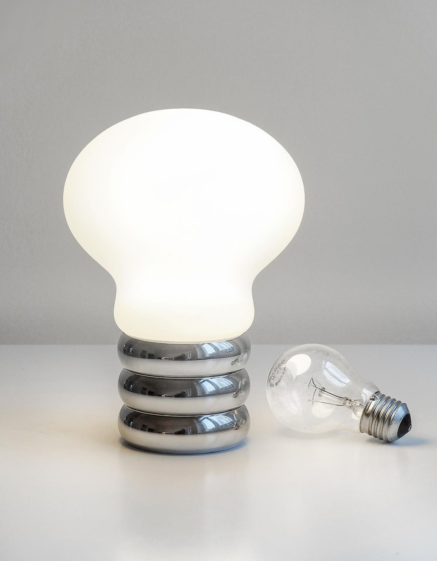 b.bulb Battery lamp / Table lamp with USB Ingo Maurer