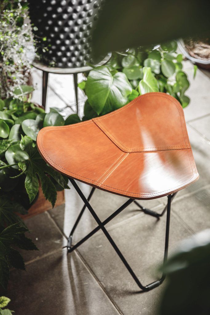 Pampa Flying Goose stool Cuero 