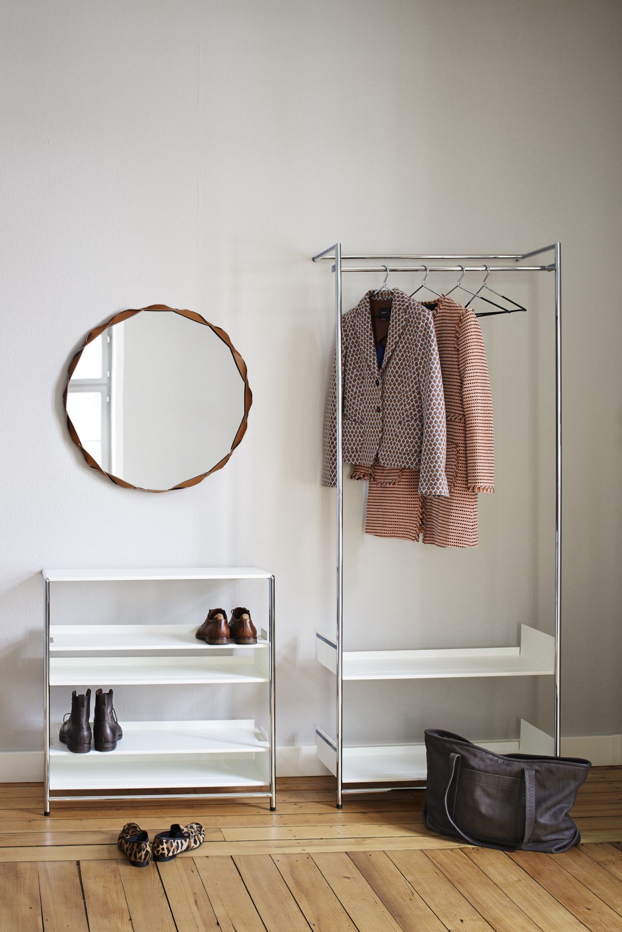 Pool 82 Leaning shelf / shoe rack Mox