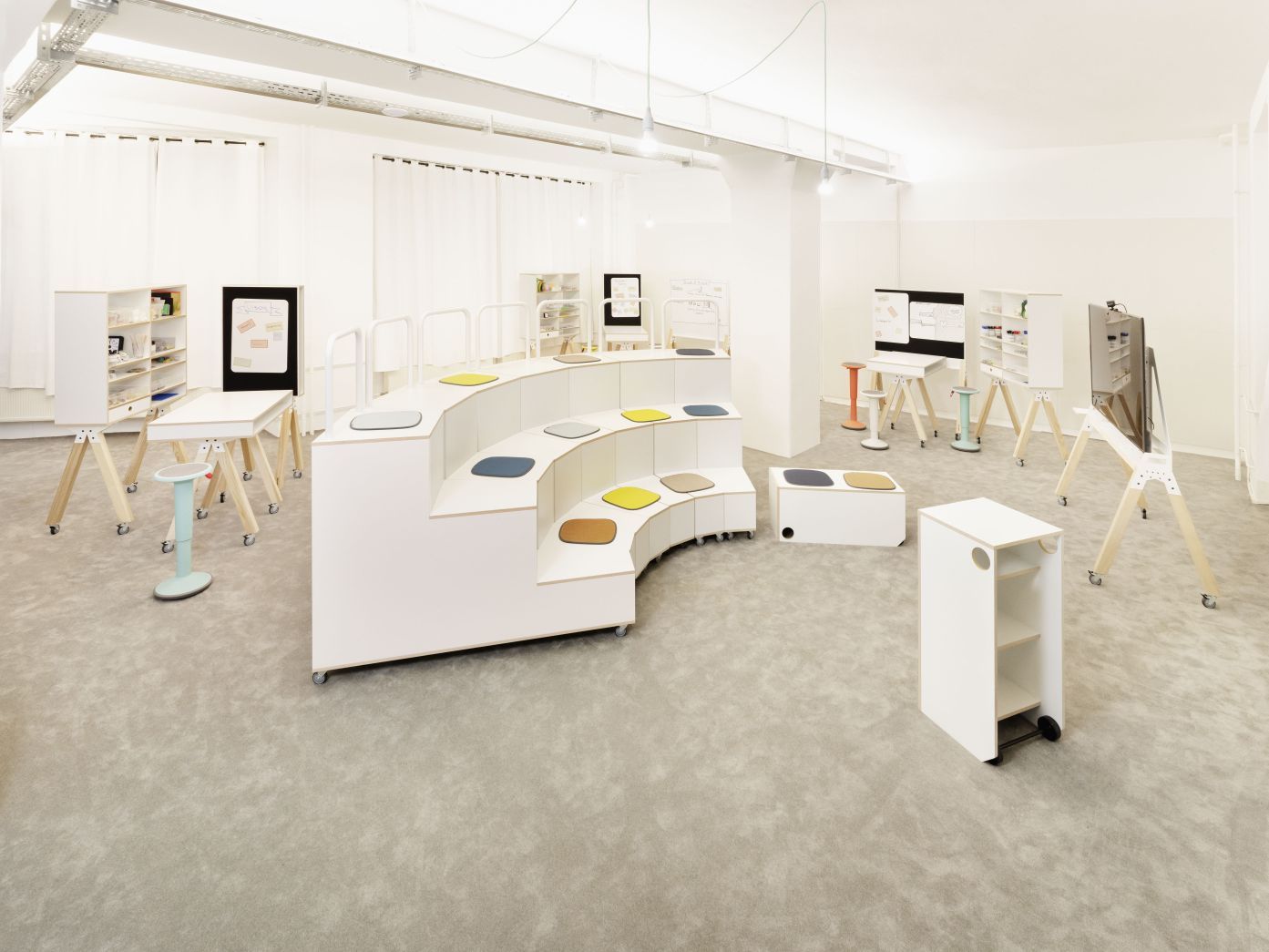 What if We Fly Taskboard W 120 cm Whiteboard Medium Media Wall Interstuhl